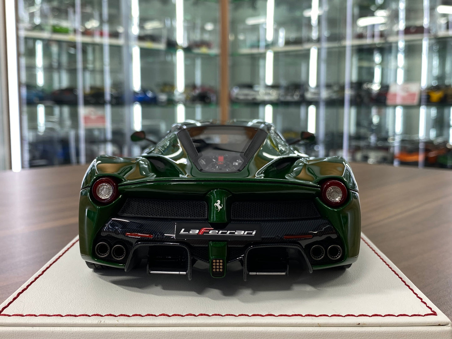 1/18 Ferrari LaFerrari by Davis & Giovanni  Metallic green, black roof