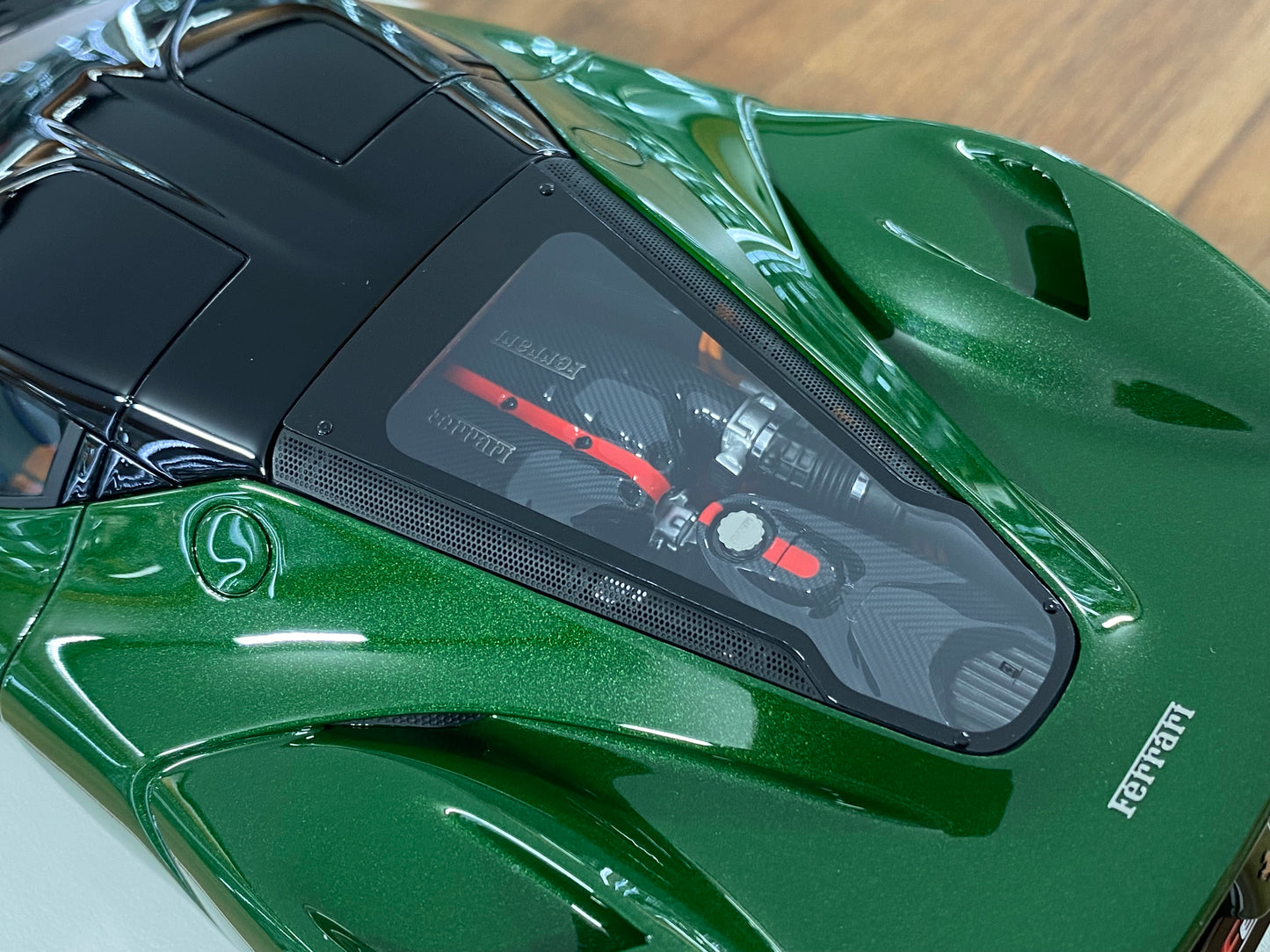 1/18 Ferrari LaFerrari by Davis & Giovanni  Metallic green, black roof