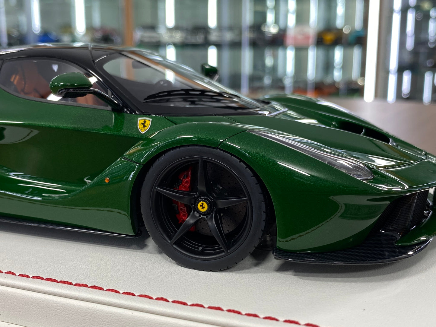1/18 Ferrari LaFerrari by Davis & Giovanni  Metallic green, black roof