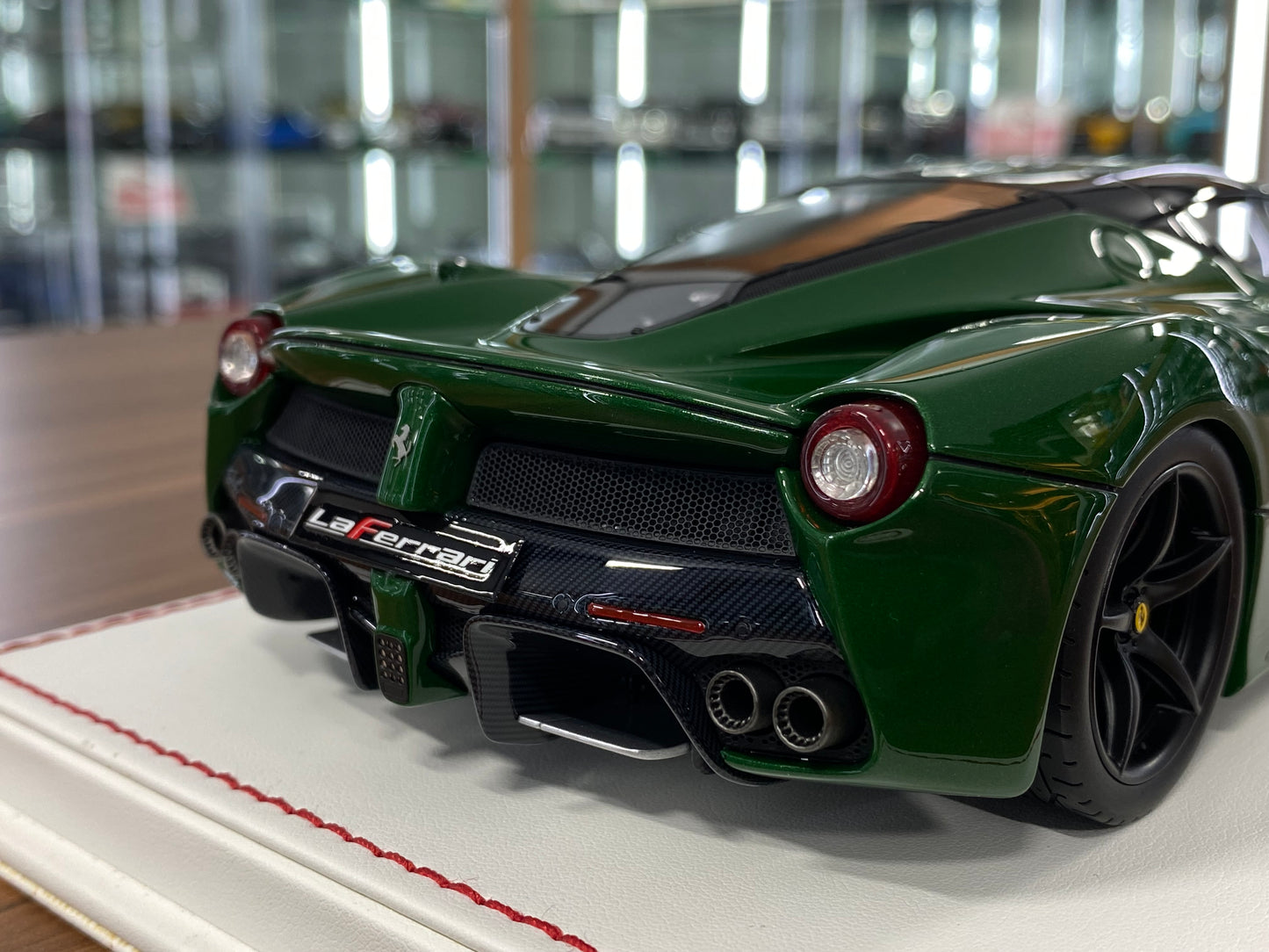 1/18 Ferrari LaFerrari by Davis & Giovanni  Metallic green, black roof