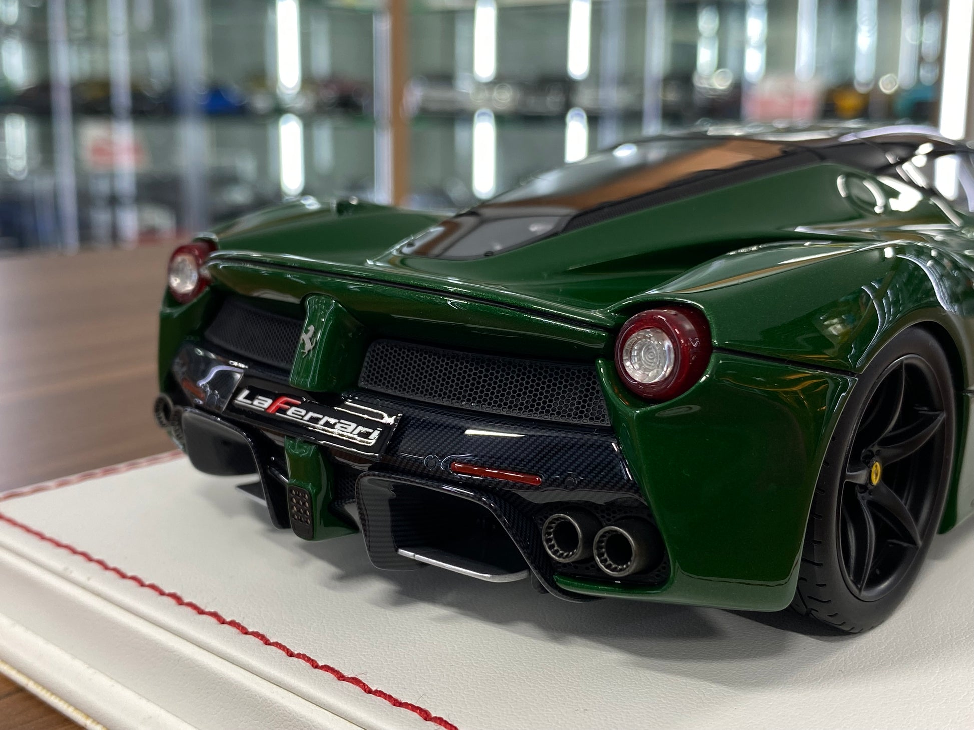 1/18 Ferrari LaFerrari by Davis & Giovanni  Metallic green, black roof