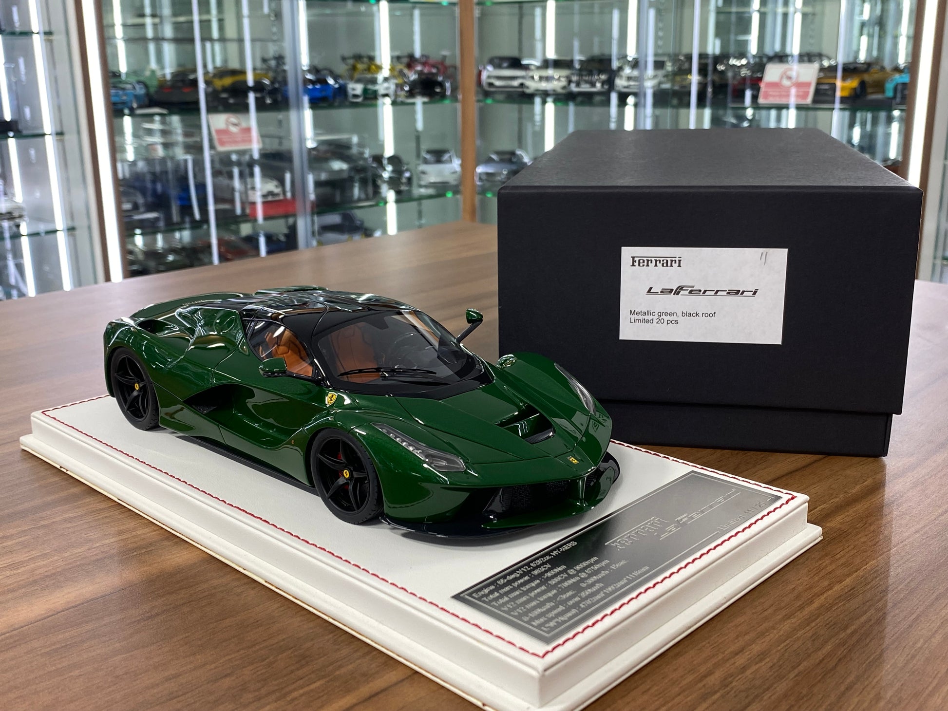 1/18 Ferrari LaFerrari by Davis & Giovanni  Metallic green, black roof
