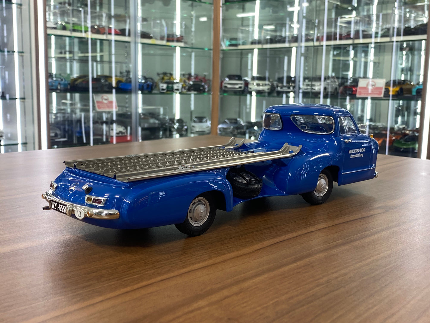 1/18 Diecast - Mercedes-Benz W21 Das Blaue Wunder Rennatransporter Werk83