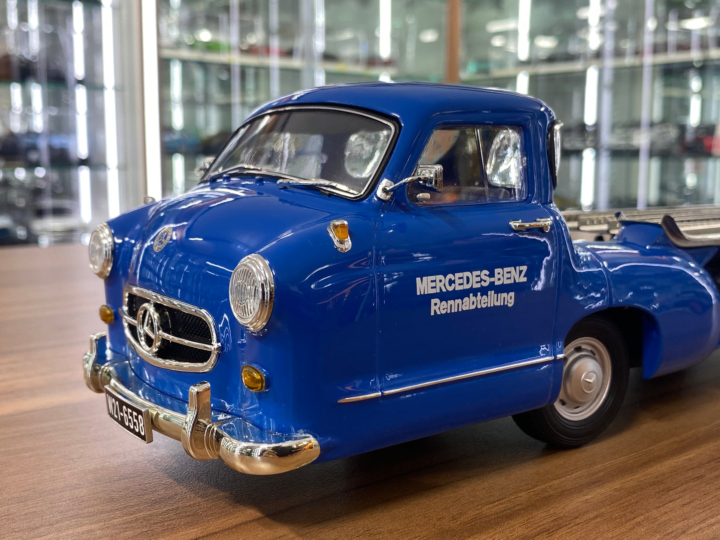1/18 Diecast - Mercedes-Benz W21 Das Blaue Wunder Rennatransporter Werk83