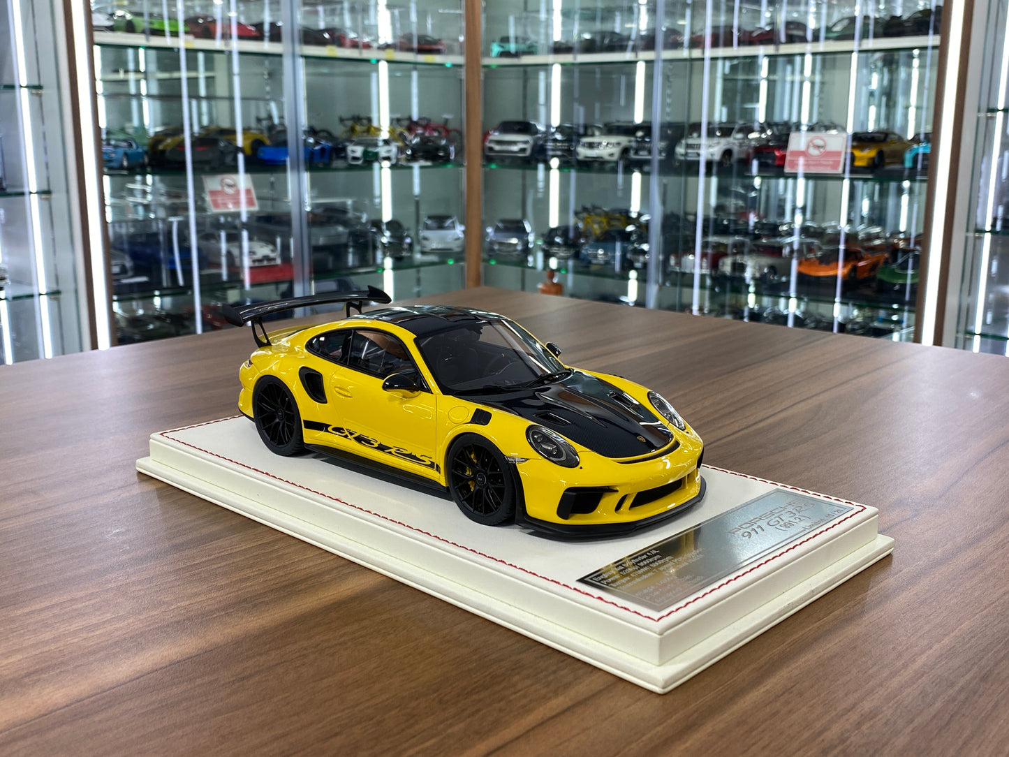 1/18 Resin Model – Davis & Giovanni PPorsche 911 GT3 RS (991.2) Yellow Limited 20 pcs