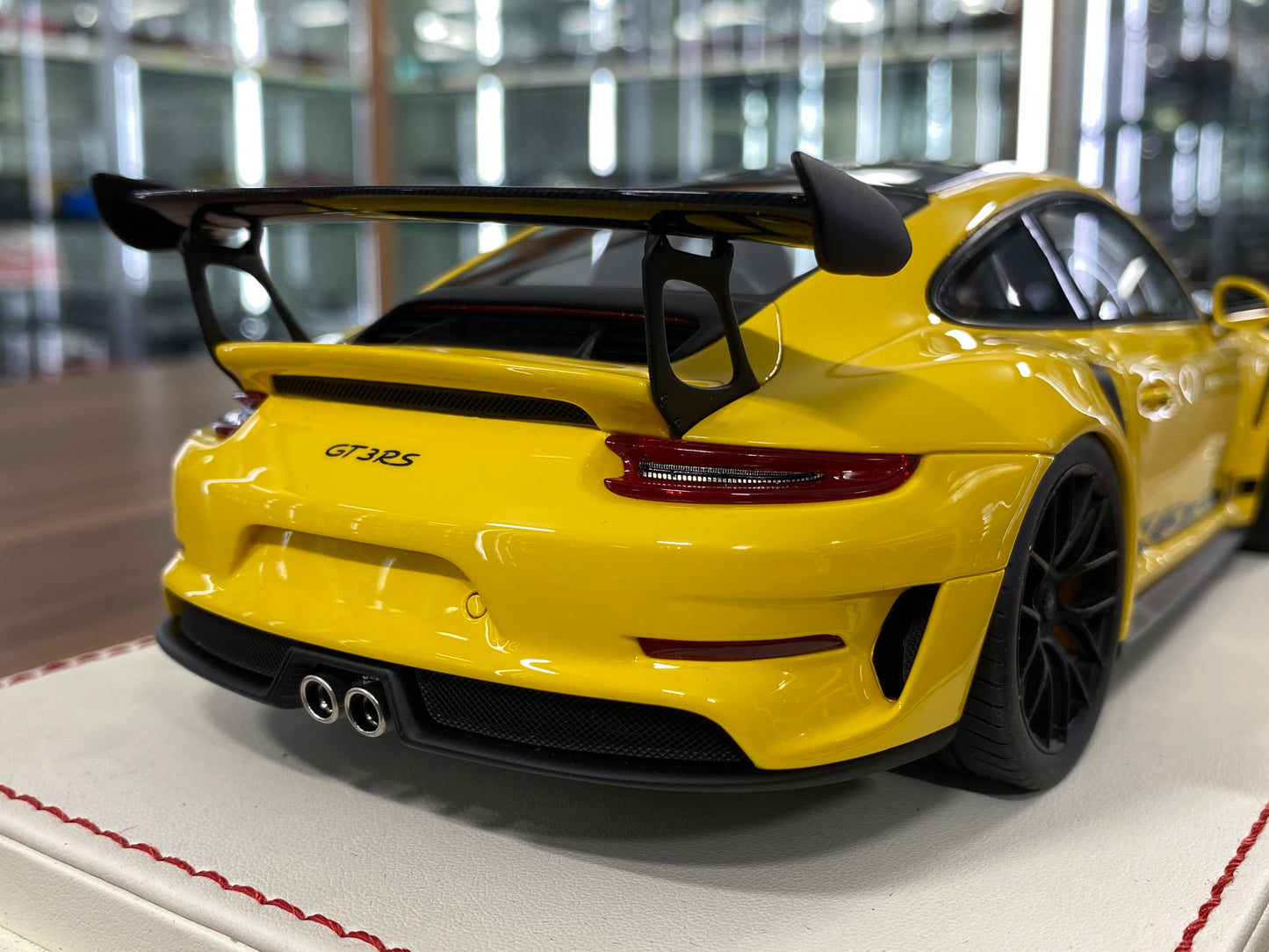 1/18 Resin Model – Davis & Giovanni PPorsche 911 GT3 RS (991.2) Yellow Limited 20 pcs
