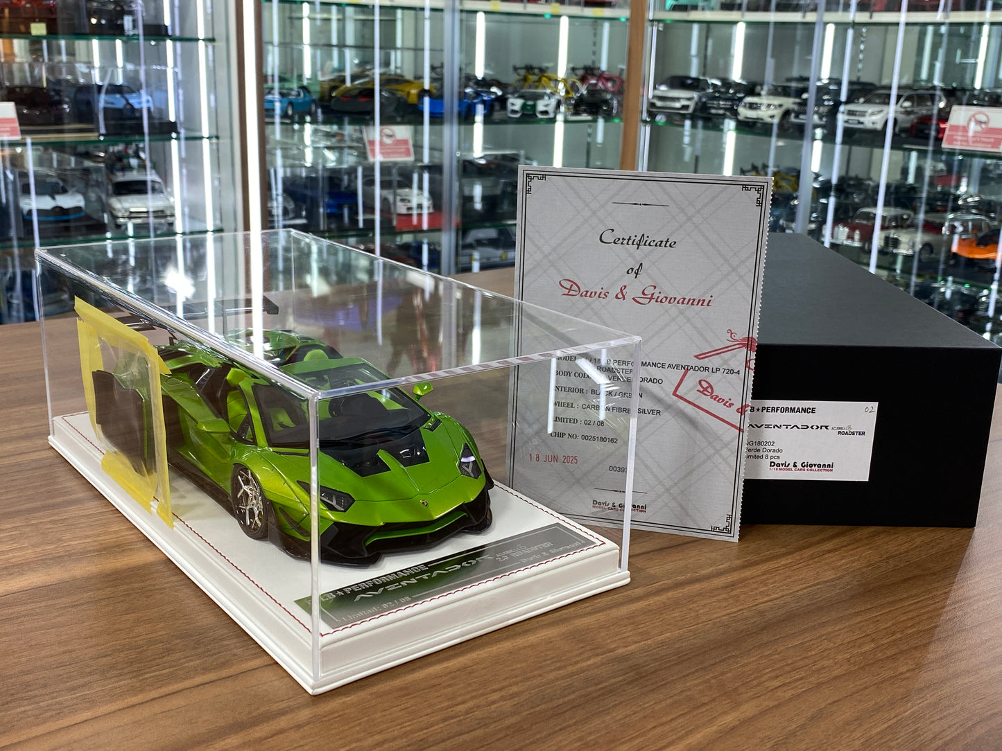 1/18 Resin Davis & Giovanni Lamborghini AVENTADOR LP 720-4 Roadster LB Performance with Verde Dorado Limited Edition - 8 pcs