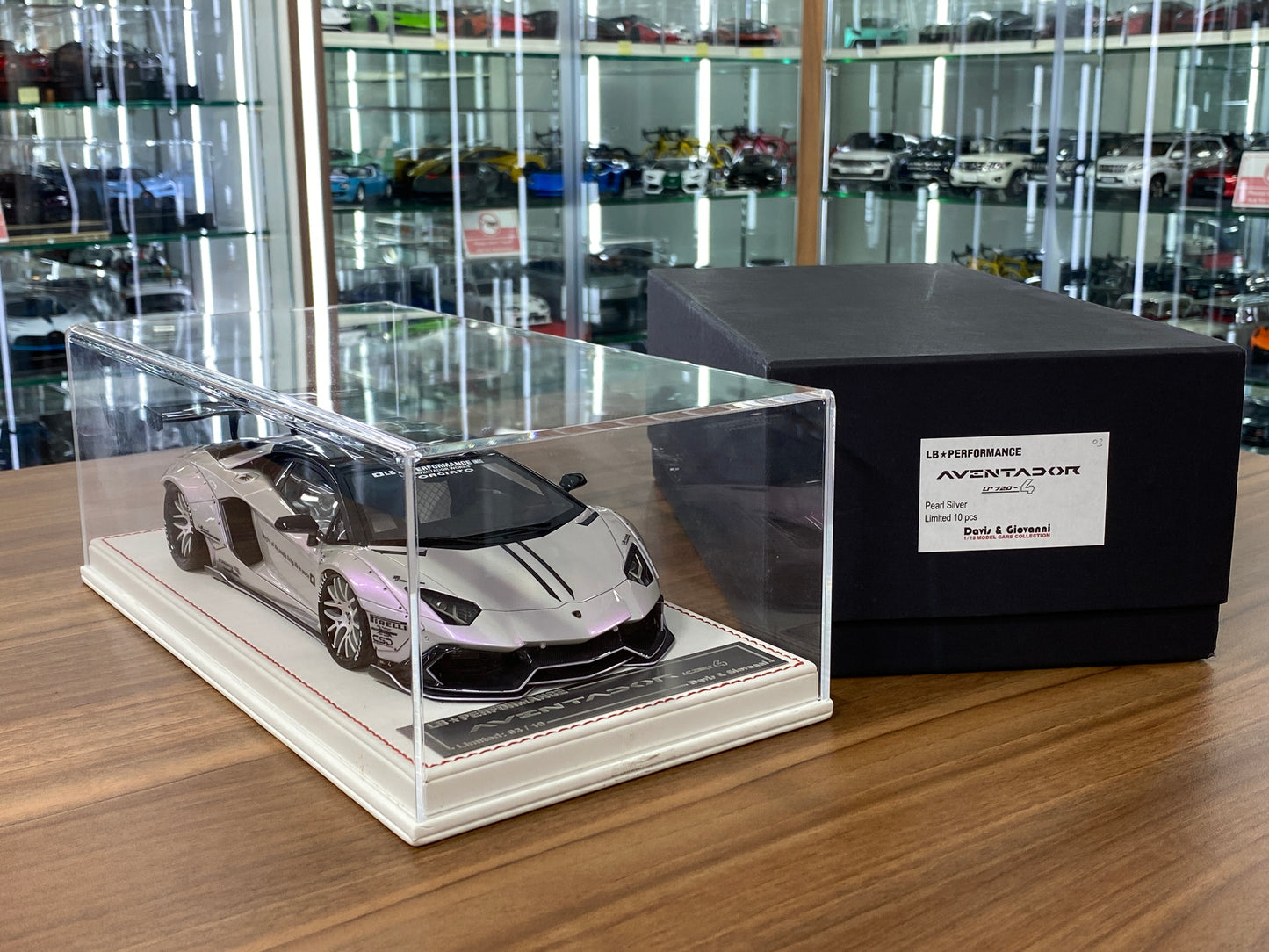 1/18 Resin Davis & Giovanni Lamborghini AVENTADOR LP 720-4 LB Performance with Pearl Silver Limited Edition - 10 pcs