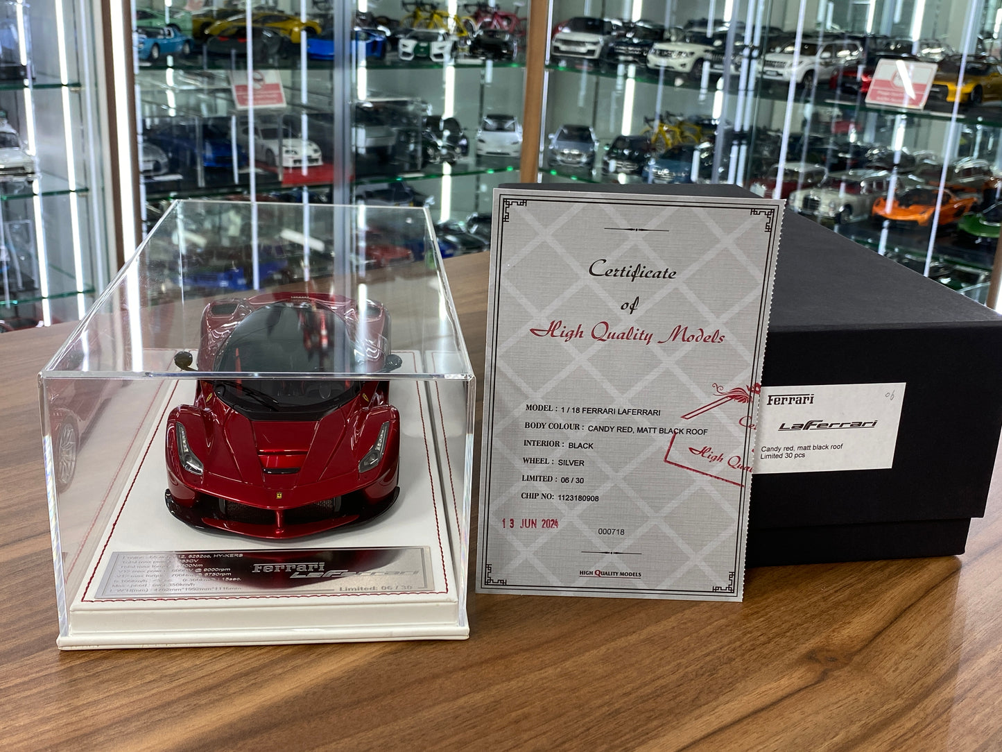 1/18 Resin Ferrari LaFerrari by Davis & Giovanni Candy red, matt black roof