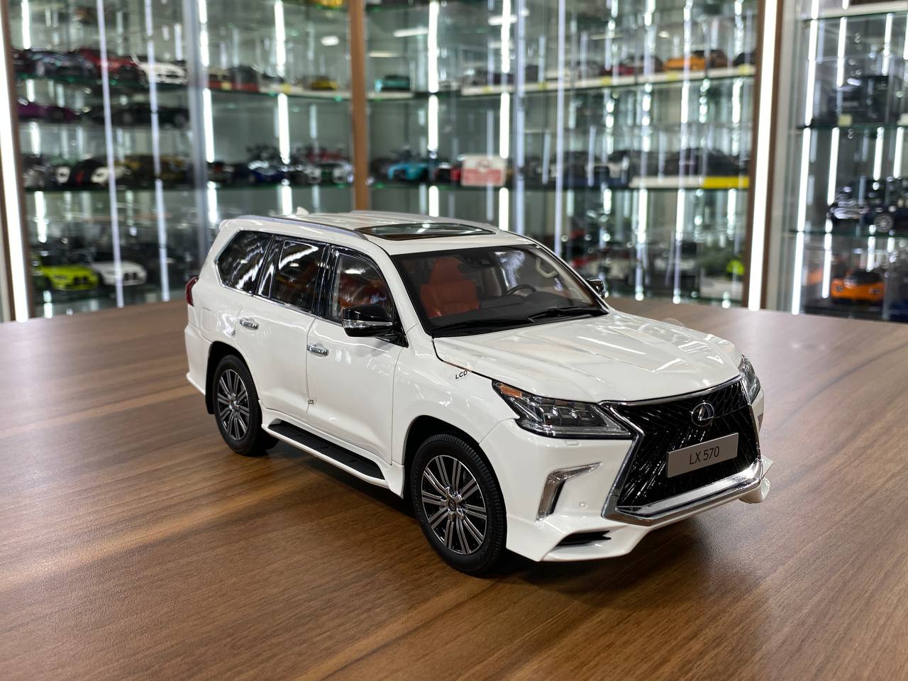1/18 Diecast Model Lexus LX570 – White | LCD Models (Full Opening
