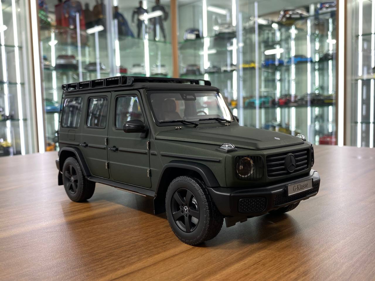 1/18 metal diecast Norev Dealer Edition Mercedes-Benz G 500 Color MANUFAKTUR olive magno
