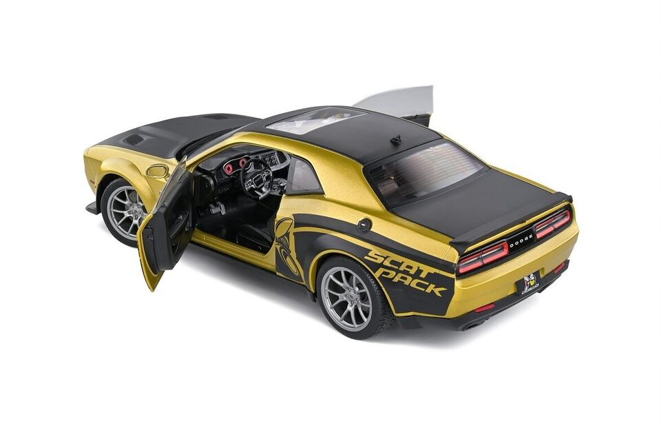 1/18 Diecast Dodge Challenger R/T SCAT PACK Widebody 2020 Gold Black Solido|Sold in Dturman.com Dubai UAE.