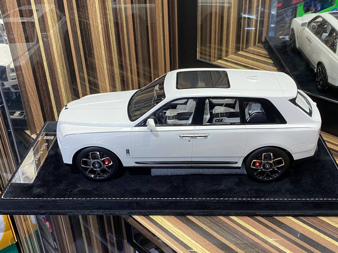 1/18 Henson&Heaven Resin Model - Rolls-Royce Cullinan Limited Edition in Elegant White|Sold in Dturman.com Dubai UAE.