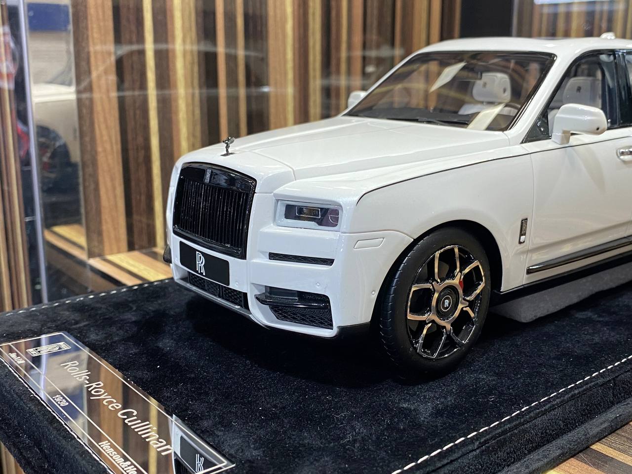 1/18 Henson&Heaven Resin Model - Rolls-Royce Cullinan Limited Edition in Elegant White|Sold in Dturman.com Dubai UAE.