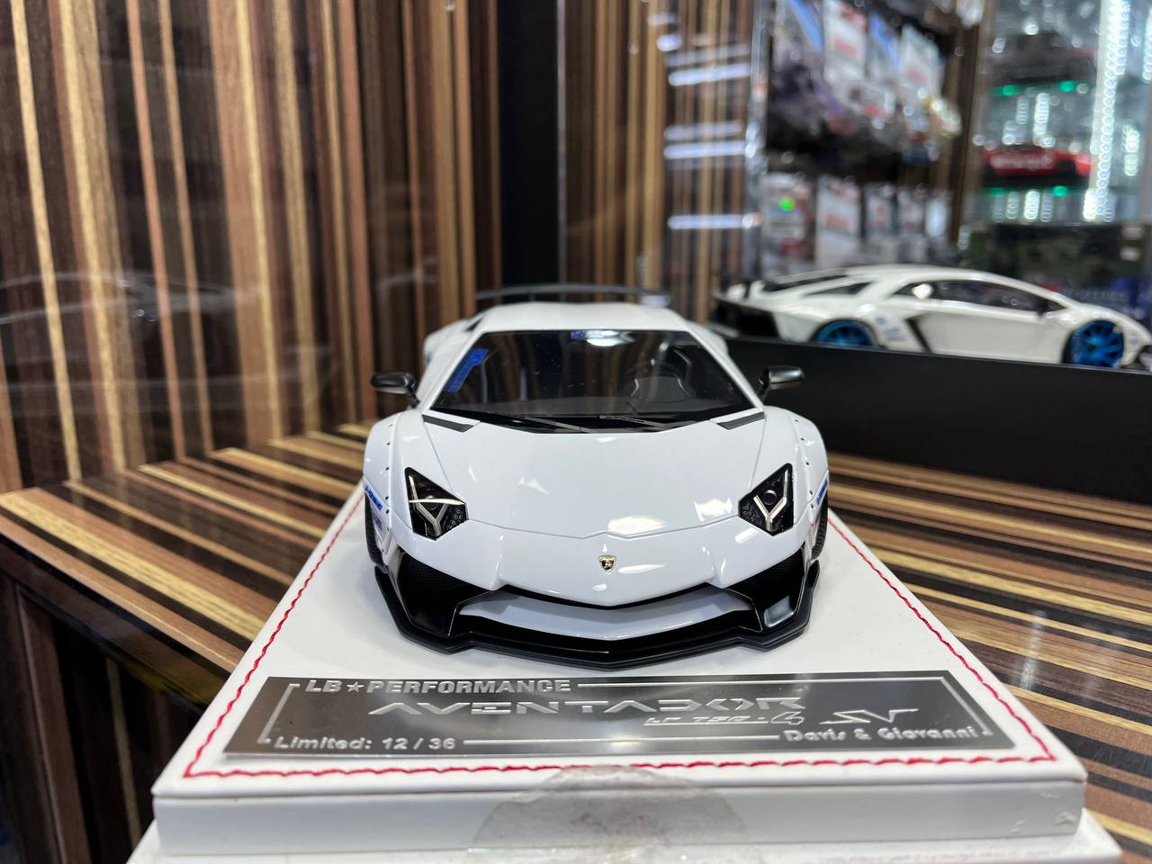 Davis & Giovanni Lamborghini Aventador LP750-4 SV 1/18 Resin Model - White|Sold in Dturman.com Dubai UAE.