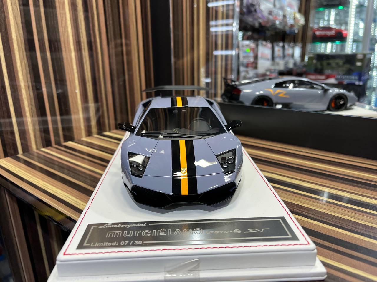 Davis & Giovanni Lamborghini Aventador LP670-4 SV 1/18 Resin Model - Grey|Sold in Dturman.com Dubai UAE.
