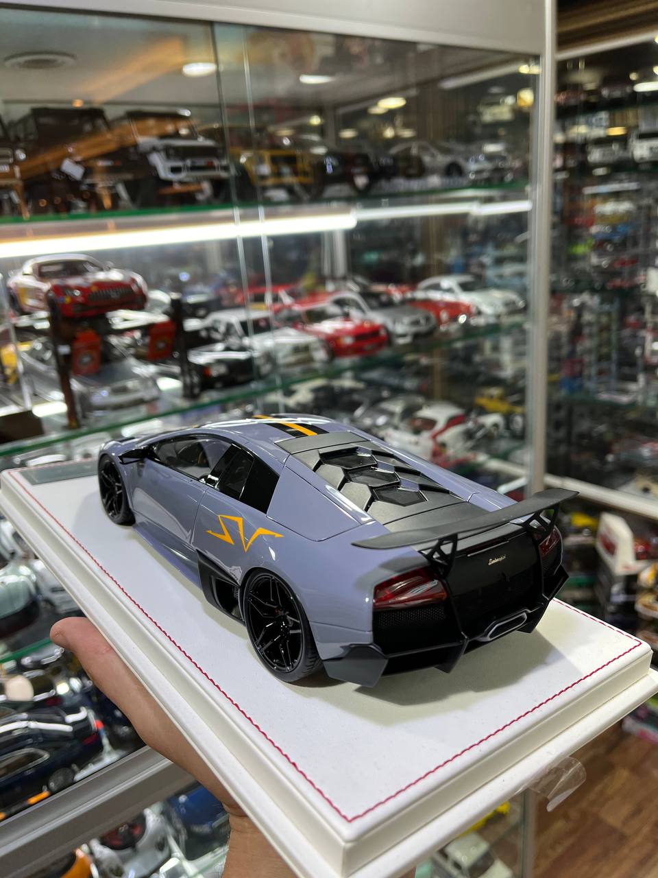 Davis & Giovanni Lamborghini Aventador LP670-4 SV 1/18 Resin Model - Grey|Sold in Dturman.com Dubai UAE.
