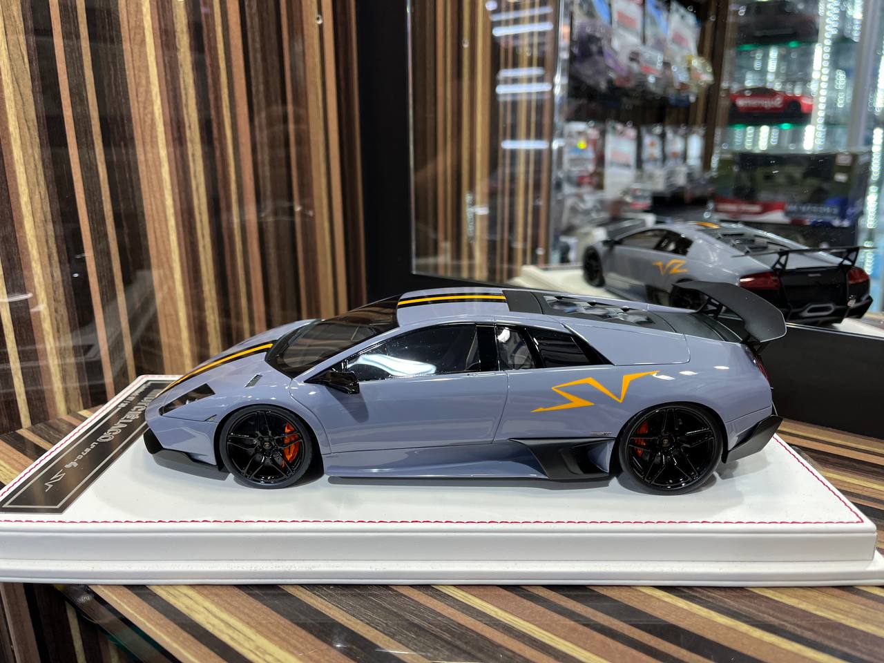 Davis & Giovanni Lamborghini Aventador LP670-4 SV 1/18 Resin Model - Grey|Sold in Dturman.com Dubai UAE.