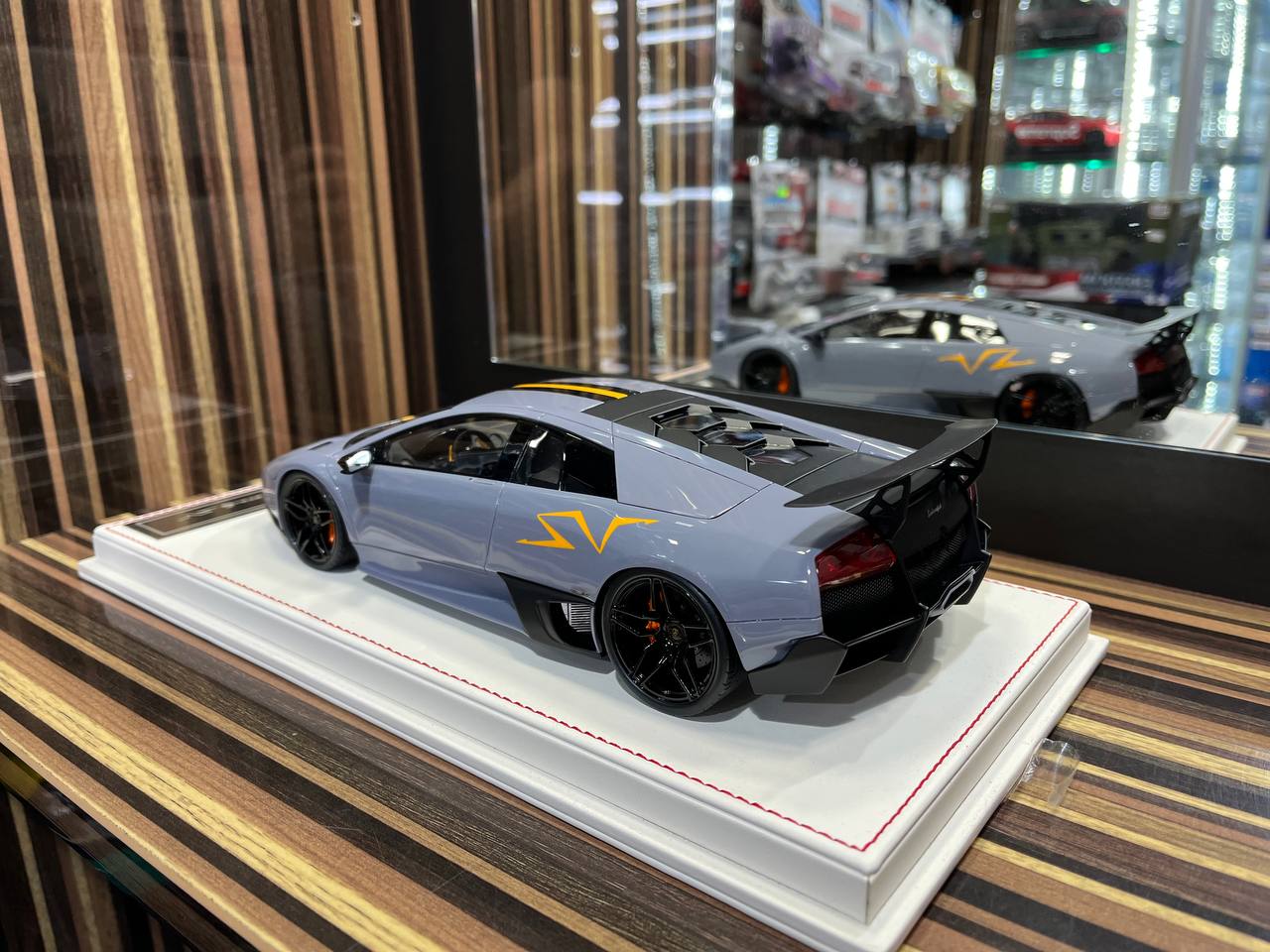 Davis & Giovanni Lamborghini Aventador LP670-4 SV 1/18 Resin Model - Grey|Sold in Dturman.com Dubai UAE.