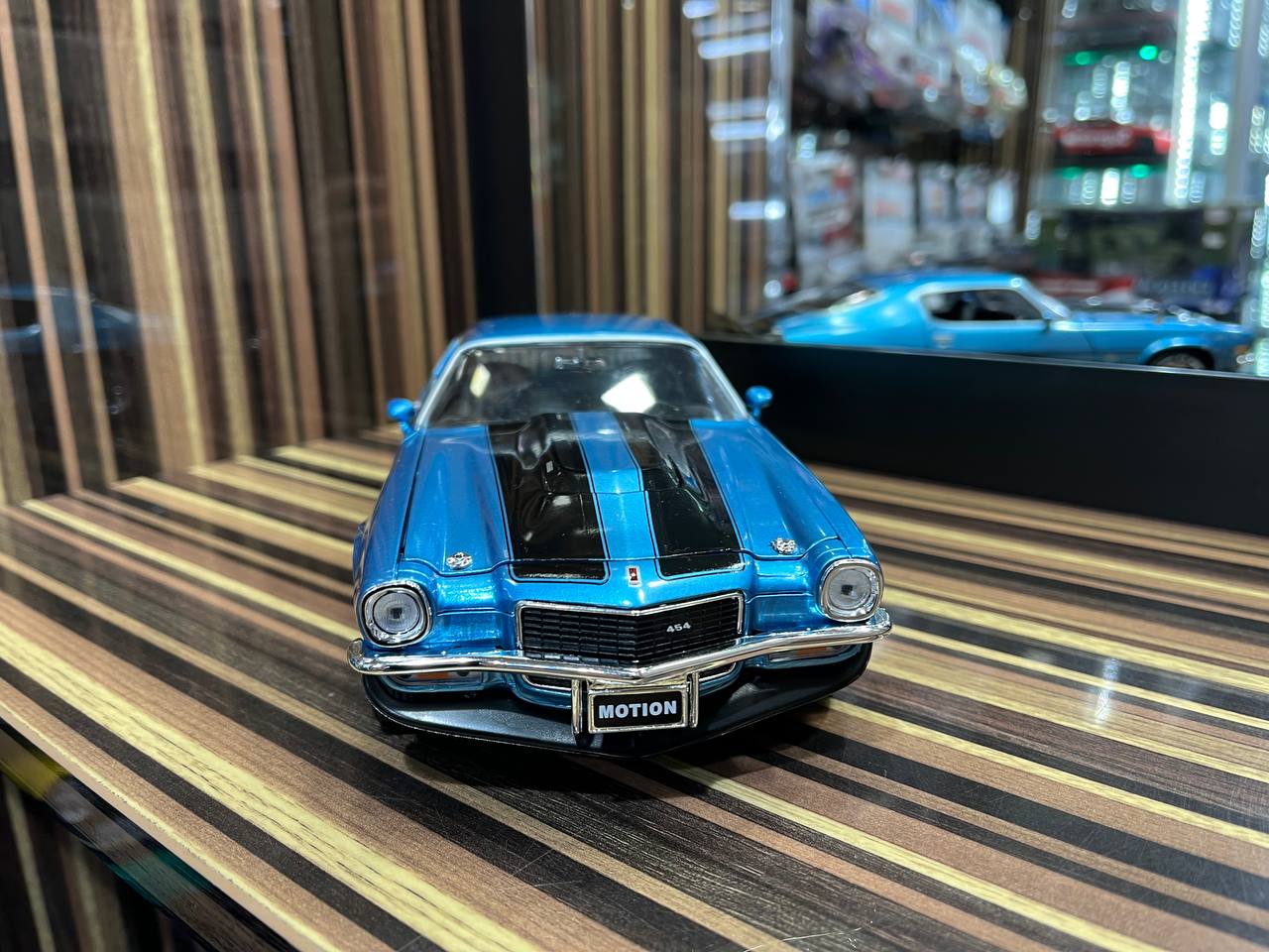 Auto World Chevrolet Camaro 1971 - 1/18 Diecast Model, All Opening - Blue|Sold in Dturman.com Dubai UAE.