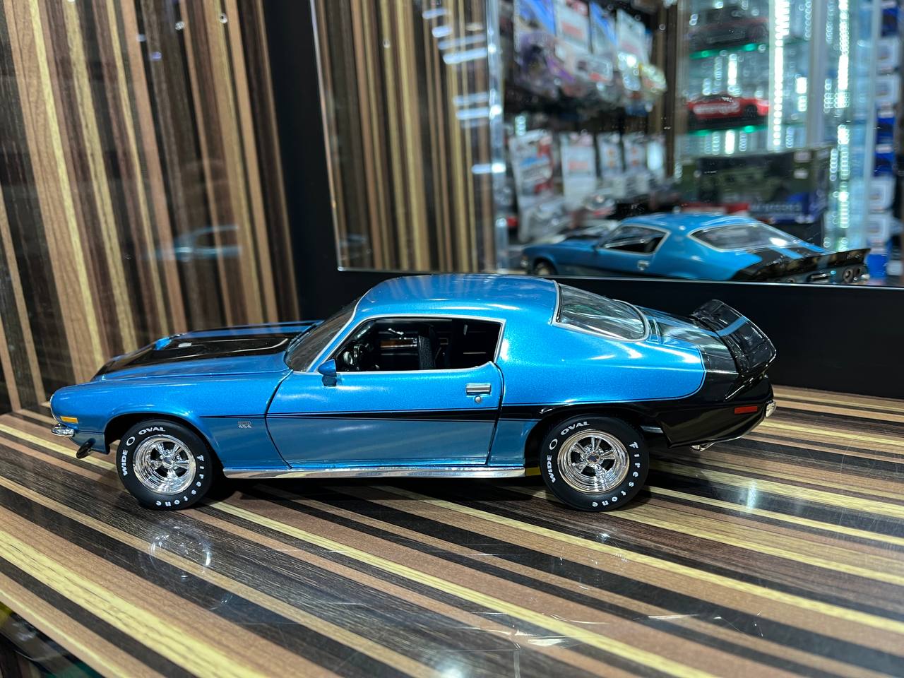 Auto World Chevrolet Camaro 1971 - 1/18 Diecast Model, All Opening - Blue|Sold in Dturman.com Dubai UAE.