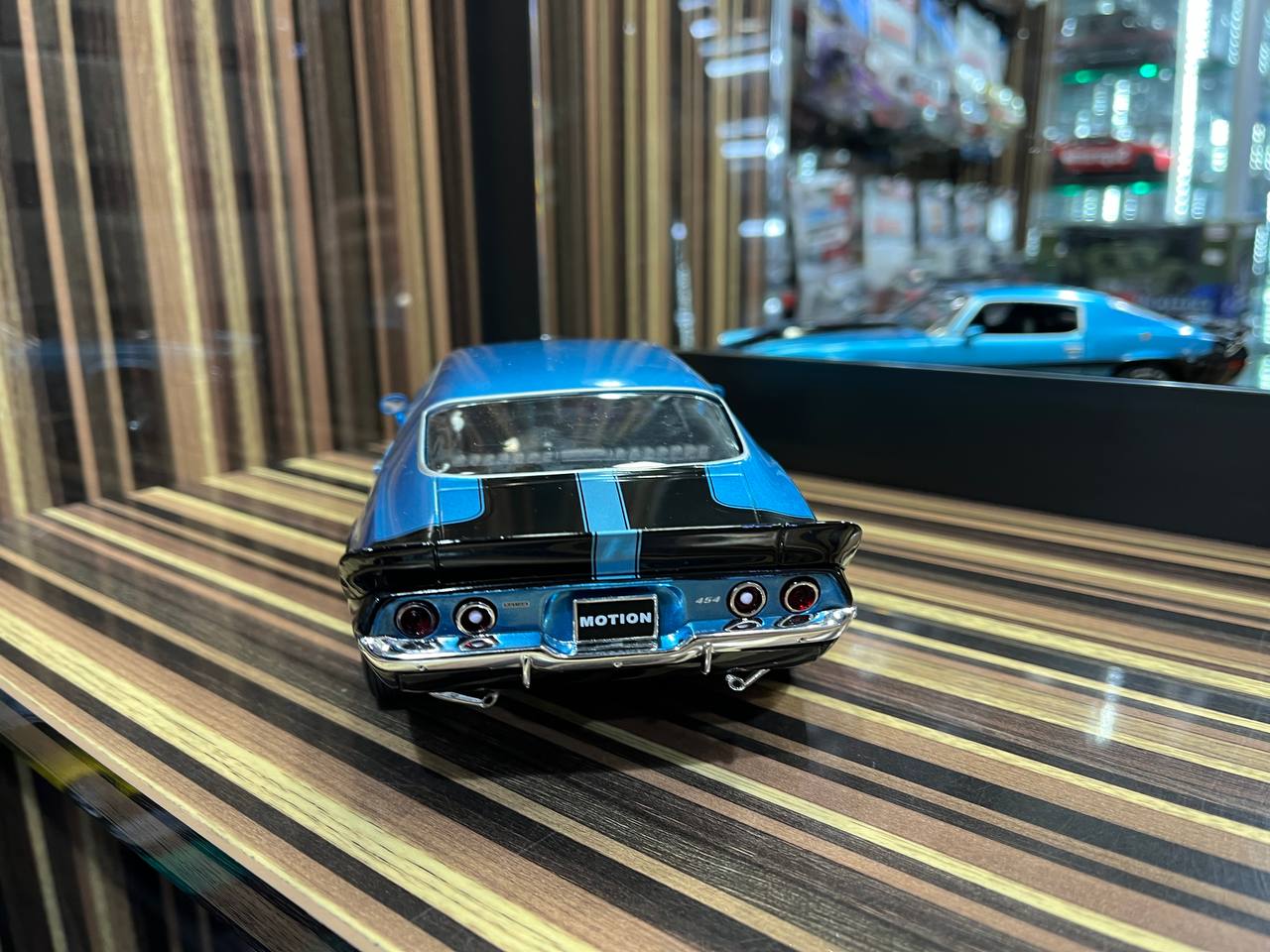Auto World Chevrolet Camaro 1971 - 1/18 Diecast Model, All Opening - Blue|Sold in Dturman.com Dubai UAE.