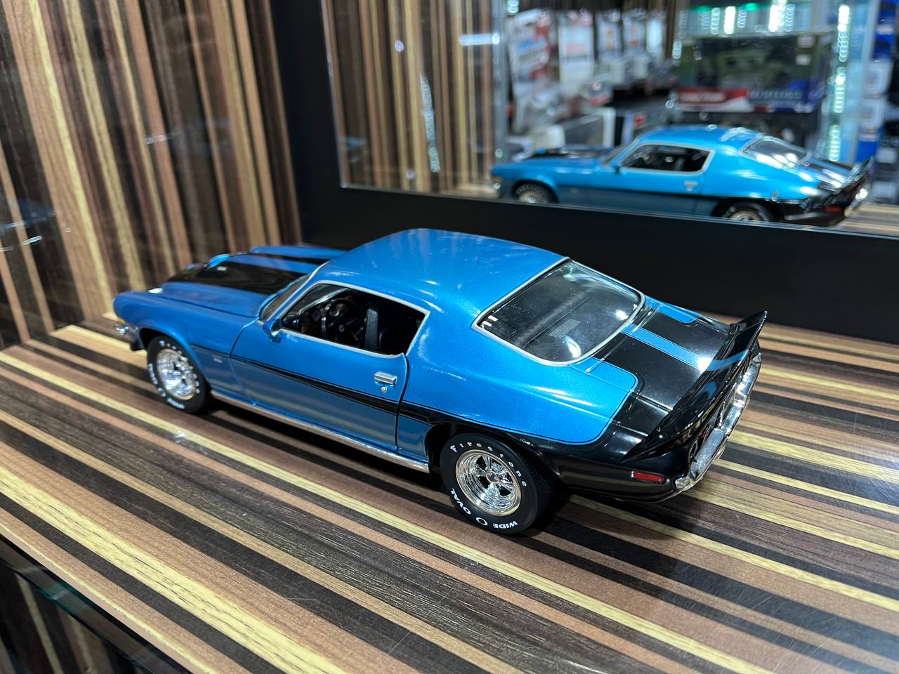 Auto World Chevrolet Camaro 1971 - 1/18 Diecast Model, All Opening - Blue|Sold in Dturman.com Dubai UAE.
