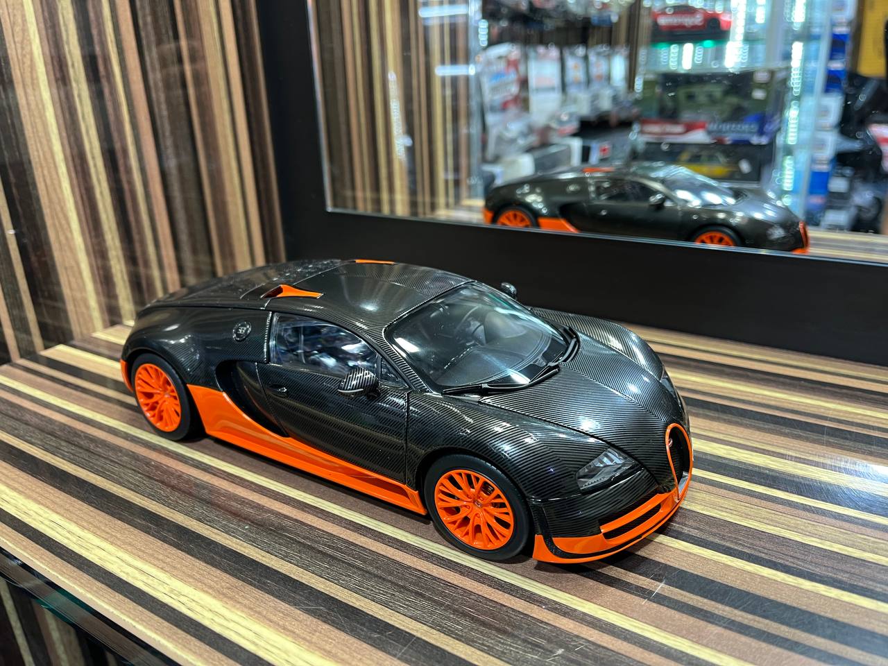 AutoArt Bugatti Veyron 16.4 Super Sport - 1/18 Diecast Model,Black Carbon/Orange- sold in Dturman.com Dubai UAE.