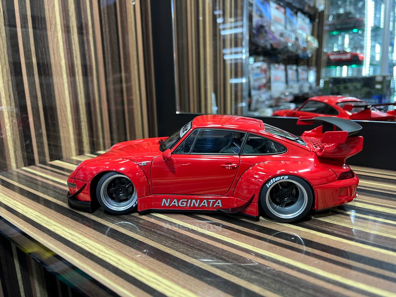 AutoArt Porsche RWB 993 - 1/18 Diecast Model, All Opening - Red
