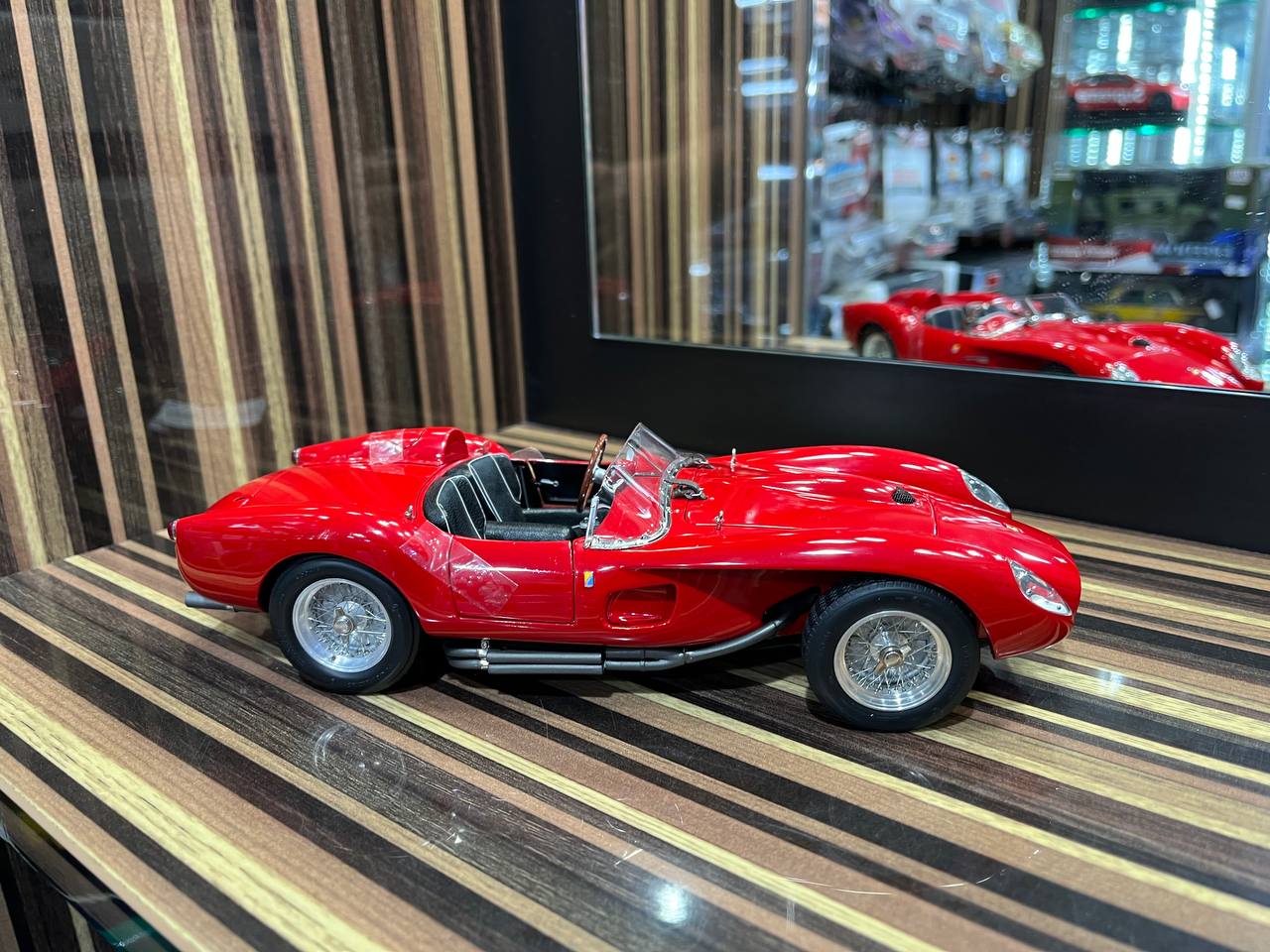 CMC Ferrari 250 - 1/18 Diecast Model, All Opening - Red