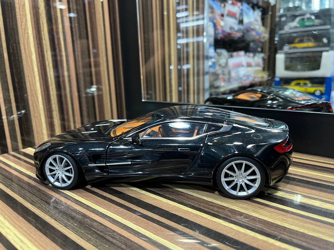 Autoart Aston Martin One-77 - 1/18 Diecast Model, All Opening - Black