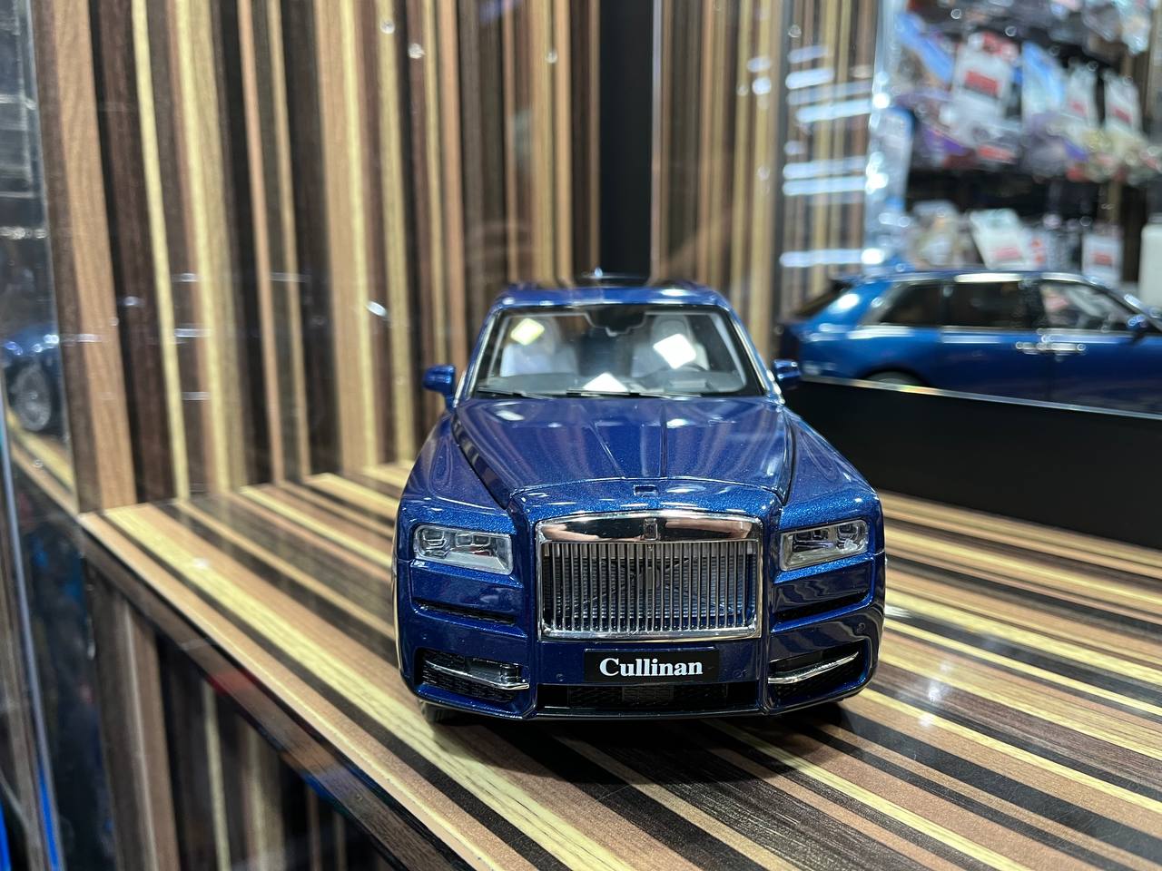 Kyosho Rolls Royce Cullinan - 1/18 Diecast Model, All Opening - Blue