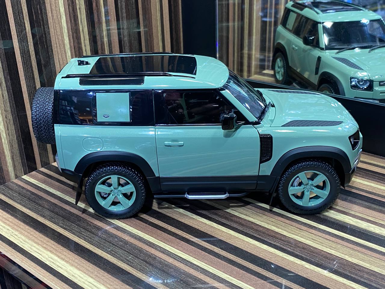 1/18 Metal Diecast | Almost Real Land Rover Defender 90 (2023) -Green