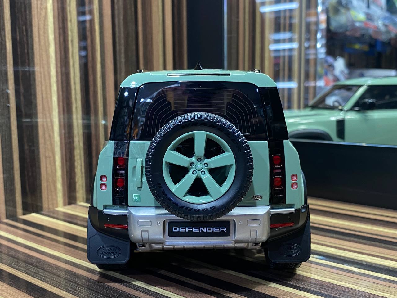 1/18 Metal Diecast | Almost Real Land Rover Defender 90 (2023) -Green