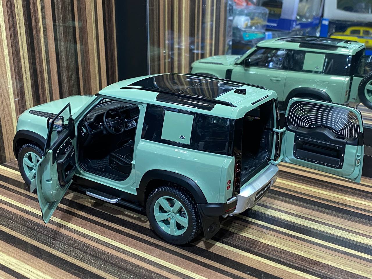 1/18 Metal Diecast | Almost Real Land Rover Defender 90 (2023) -Green