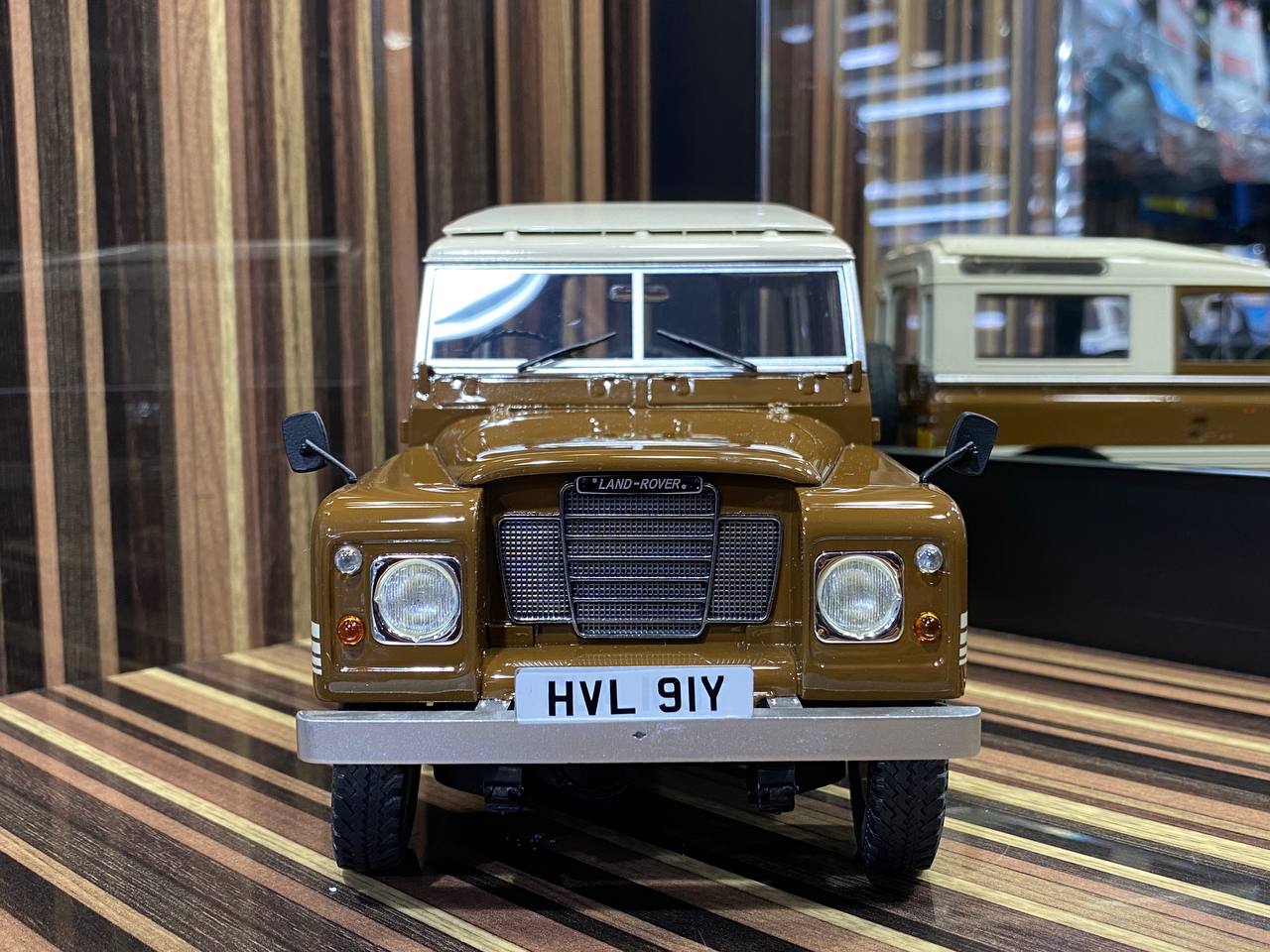 1/18 Resin, Cult Scale Model Land Rover 88 Series III (1978) - Country Russet Brown