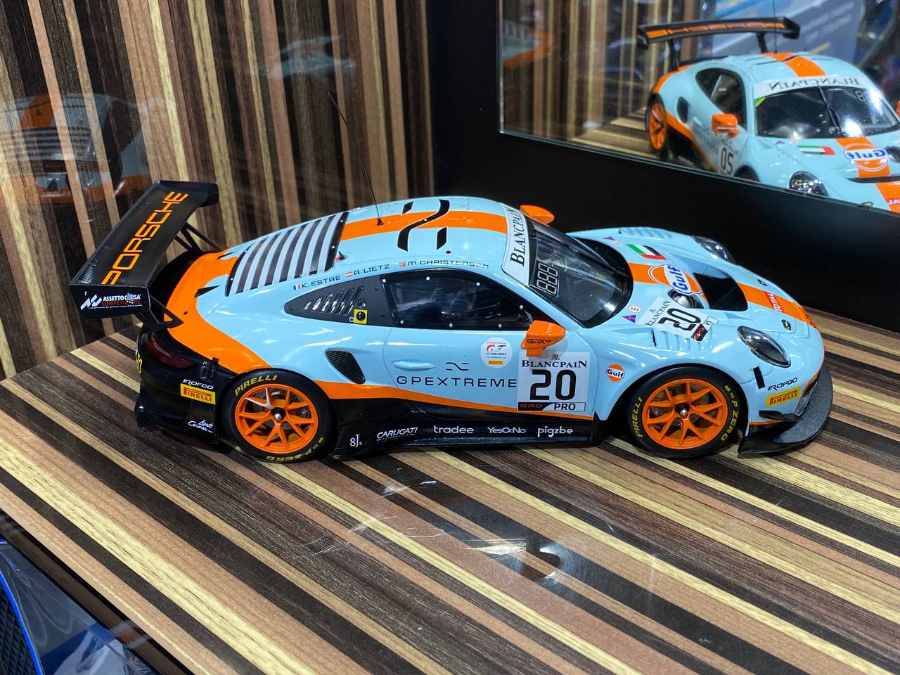 Ixo Models 1/18 Metal Diecast Porsche 911 GT3 R - Gulf Livery