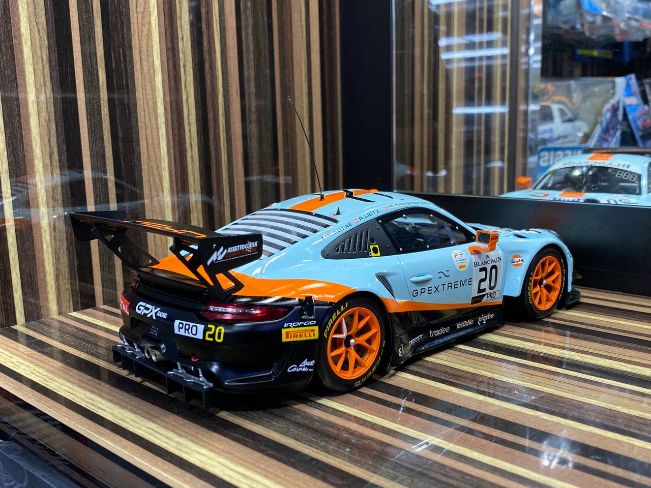 Ixo Models 1/18 Metal Diecast Porsche 911 GT3 R - Gulf Livery