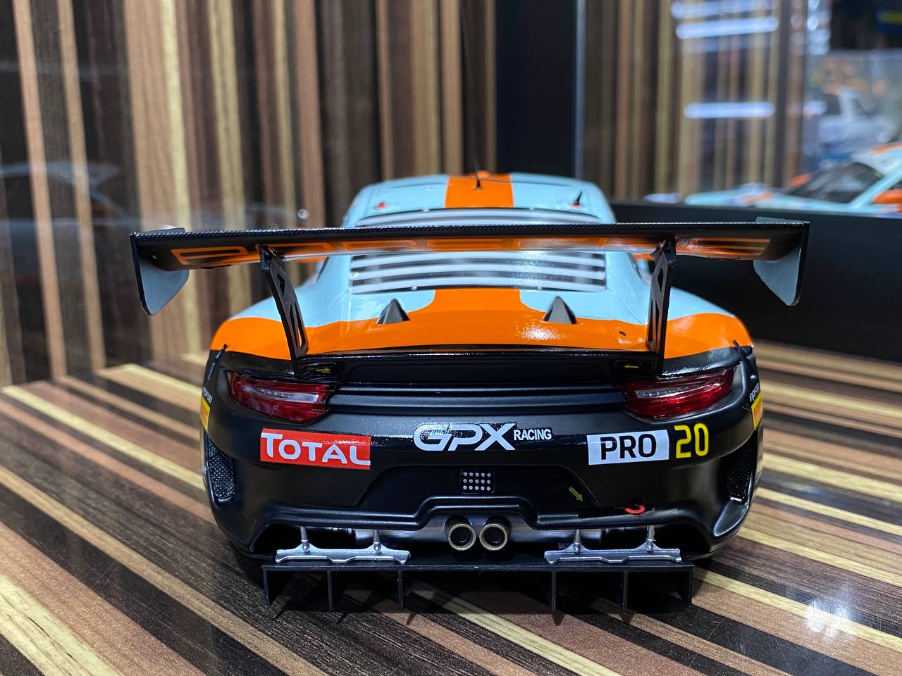 Ixo Models 1/18 Metal Diecast Porsche 911 GT3 R - Gulf Livery