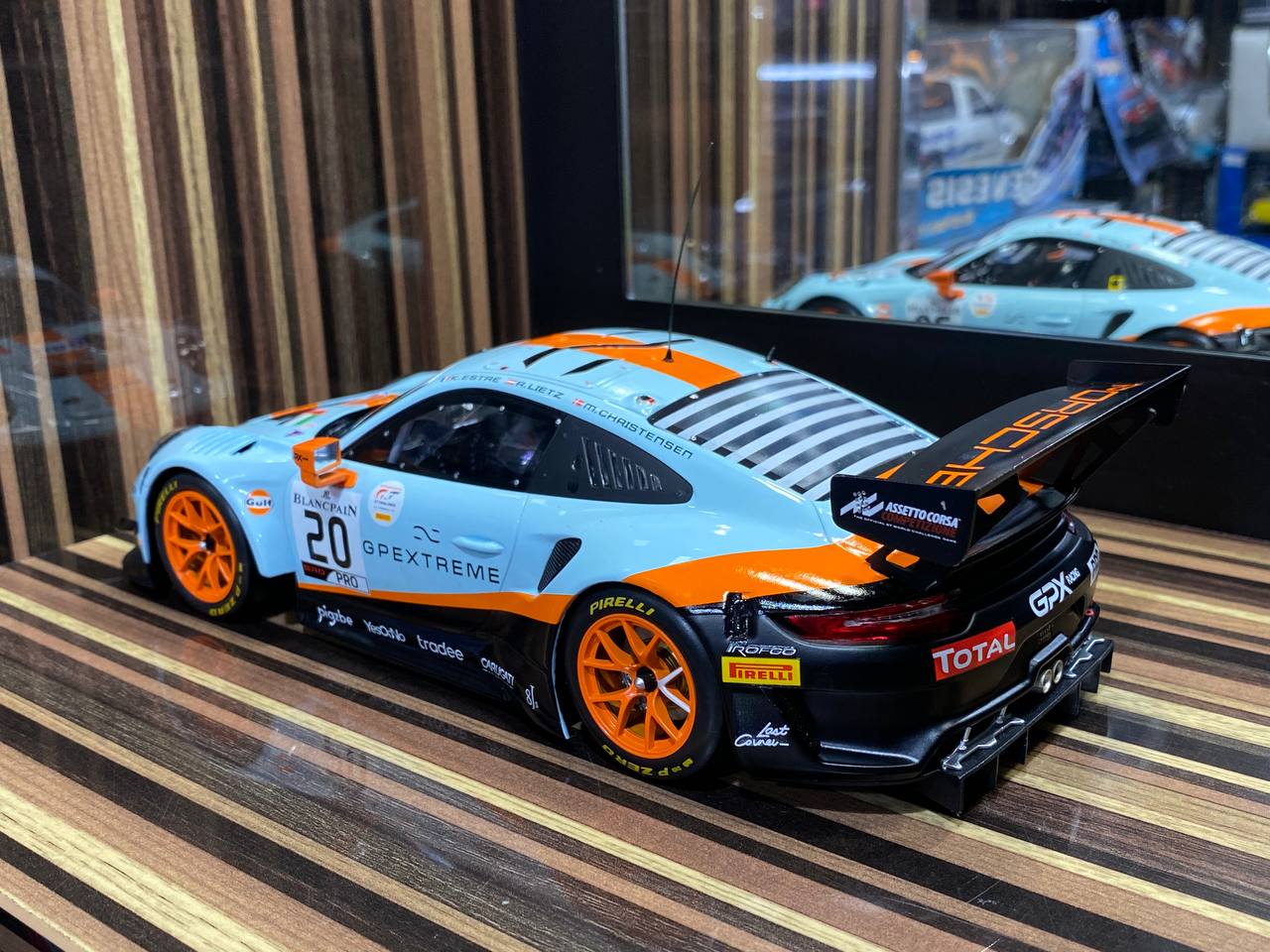 Ixo Models 1/18 Metal Diecast Porsche 911 GT3 R - Gulf Livery