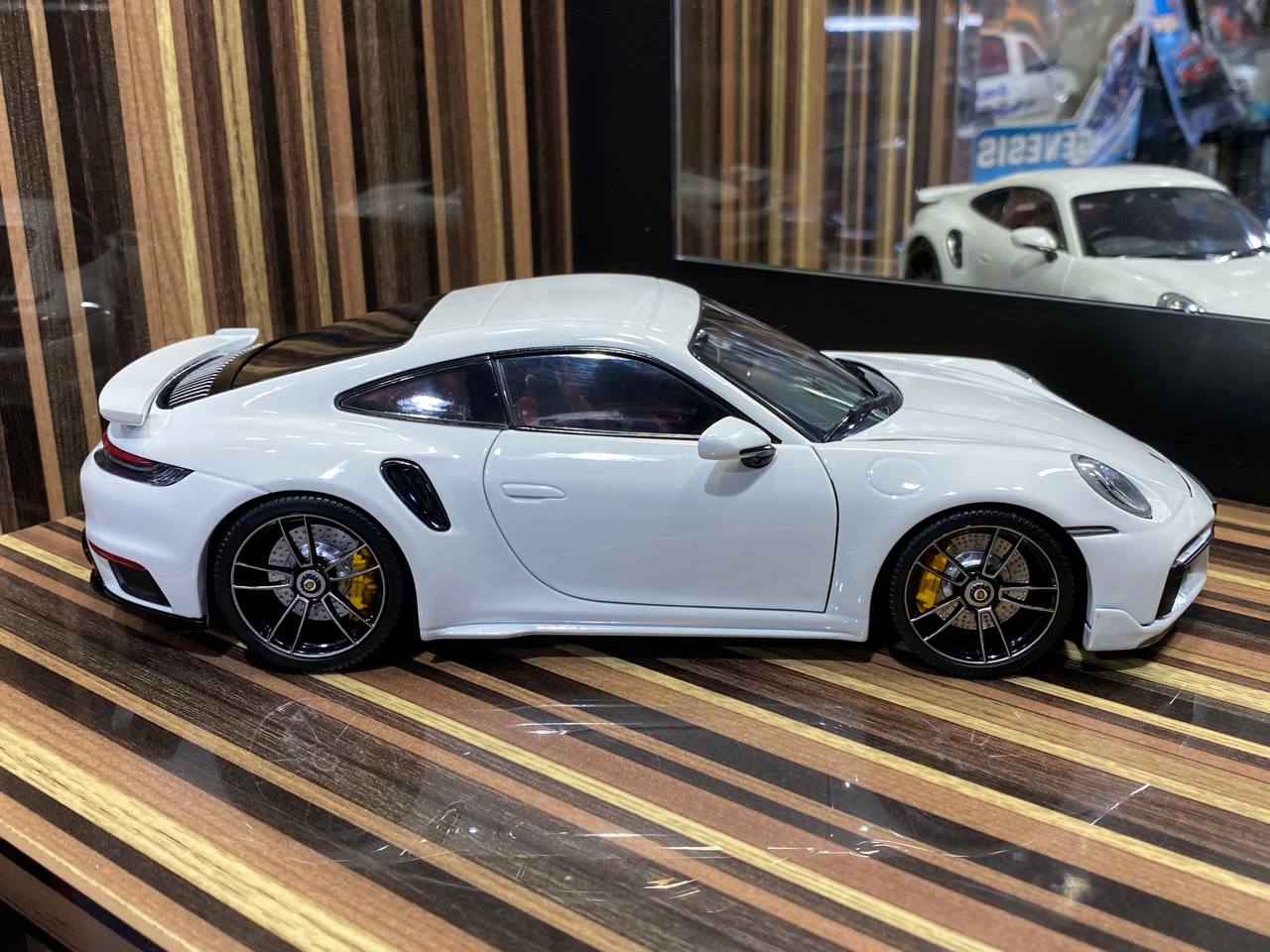 Minichamps 1/18 Porsche 911 Turbo S - All Opening Diecast (White)