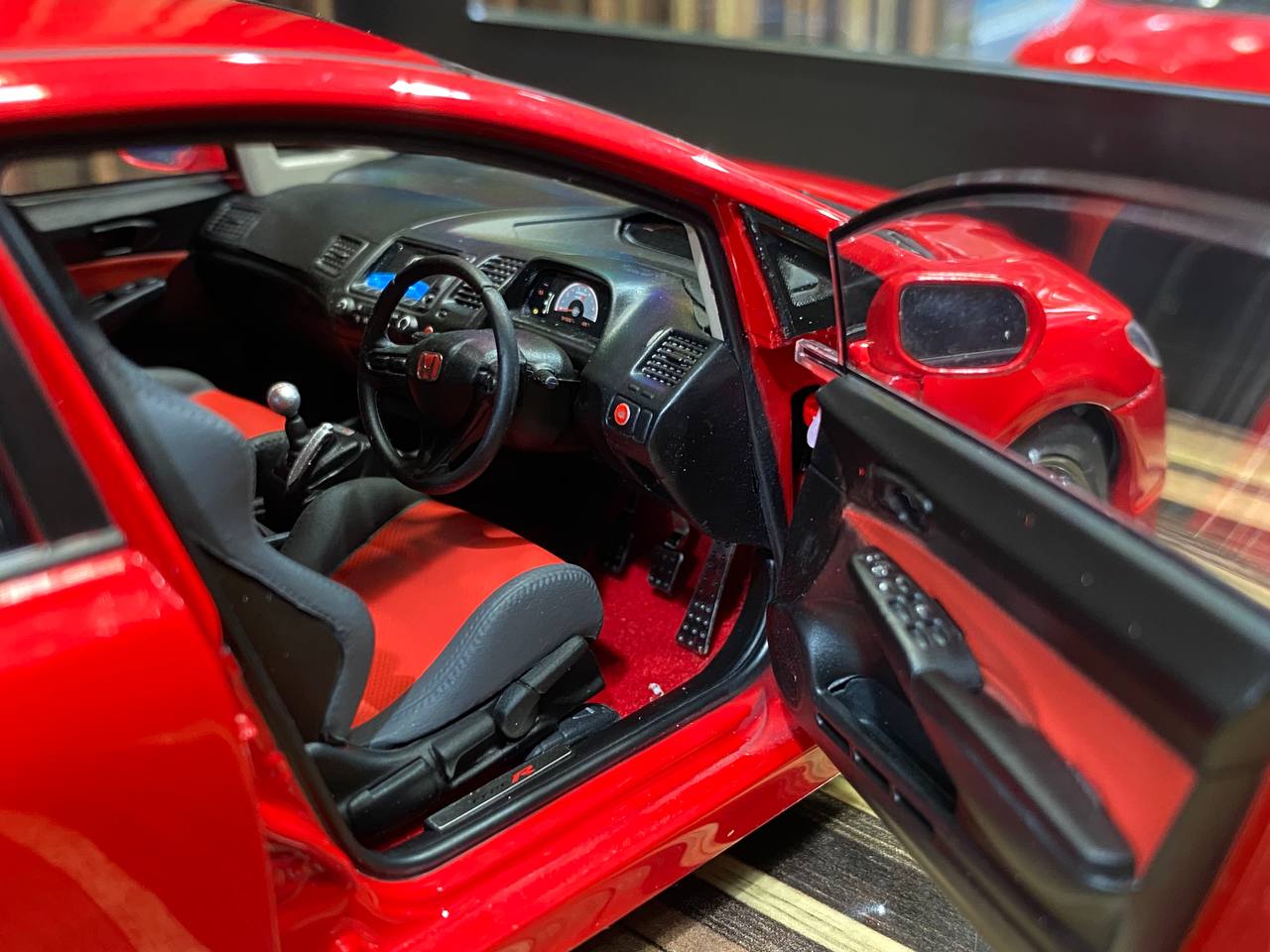 Well 1/18 Honda Civic FD2 Type R - All Opening Diecast (Red)