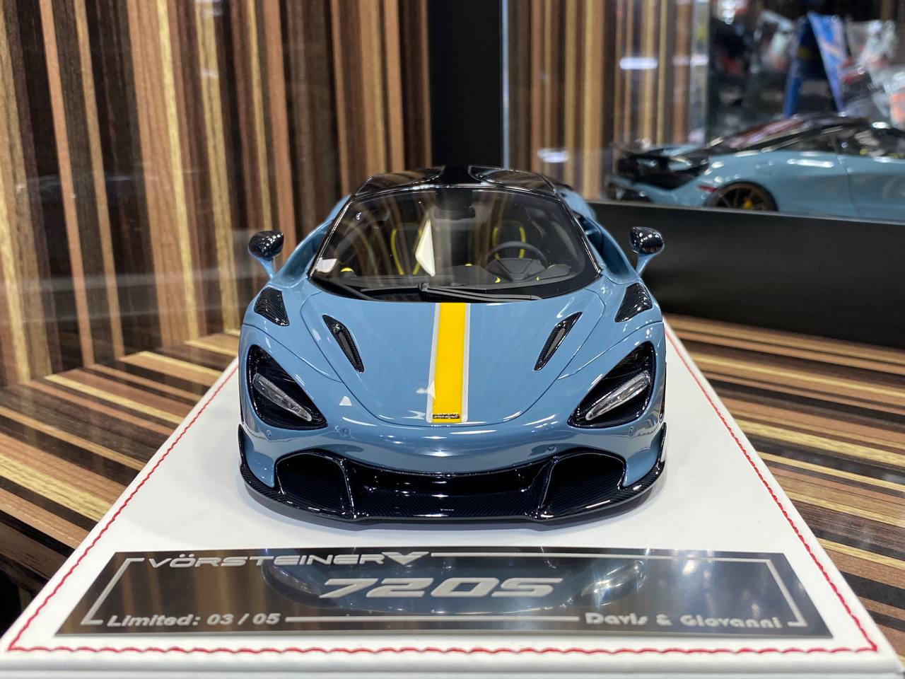 Davis & Giovanni McLaren 720S - 1/18 Resin Model, Grey / Yellow Stripes