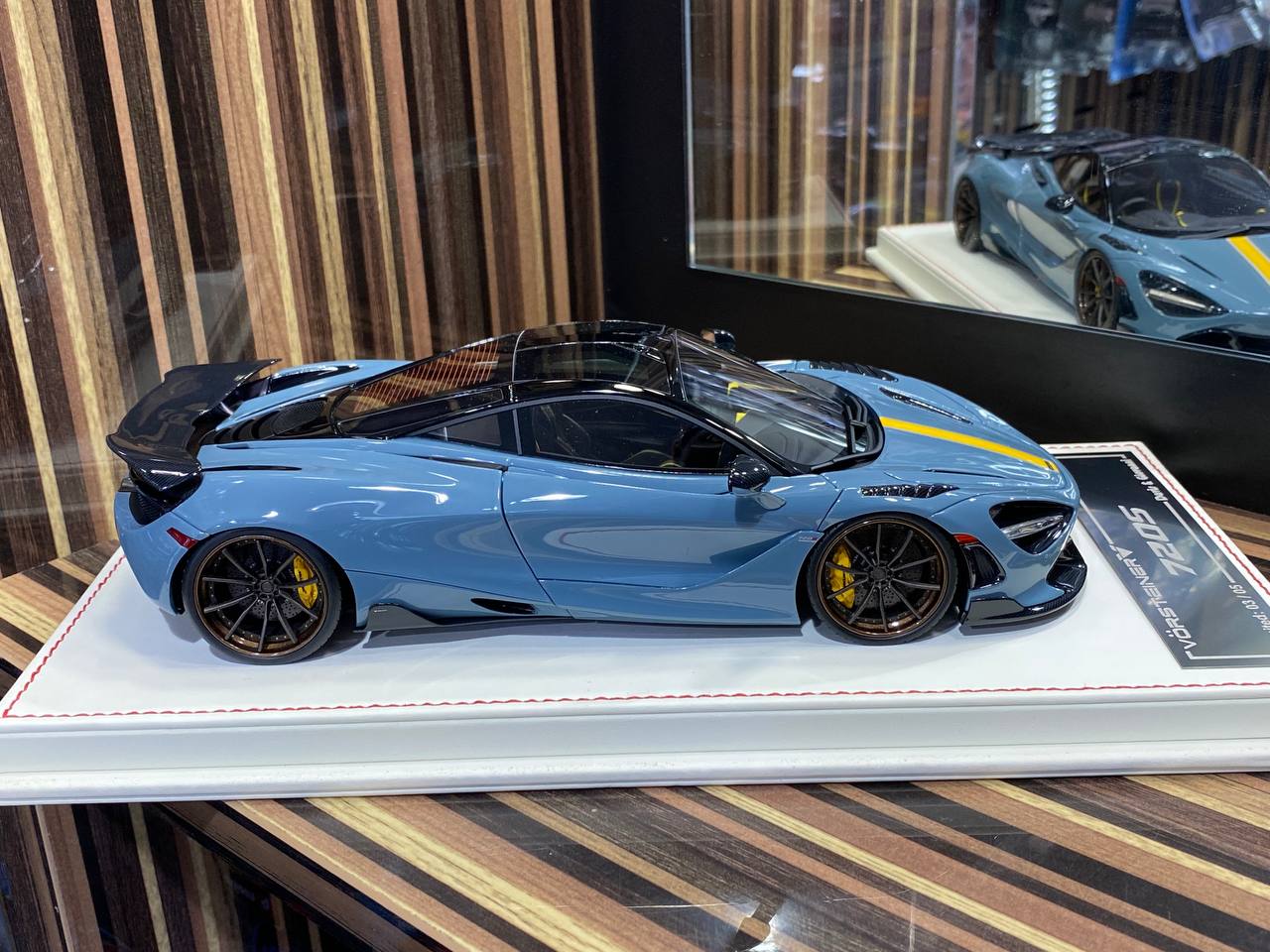 Davis & Giovanni McLaren 720S - 1/18 Resin Model, Grey / Yellow Stripes