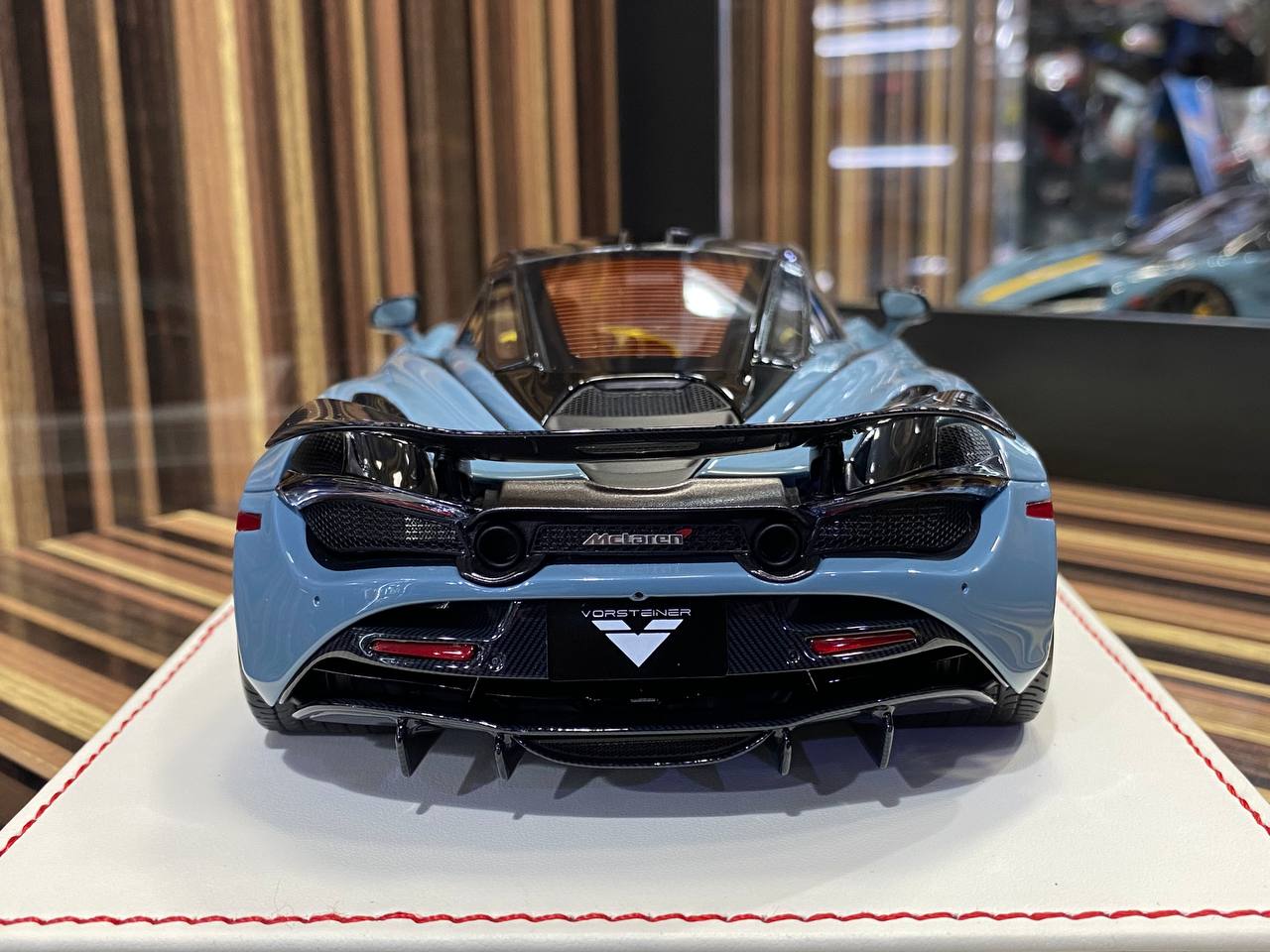 Davis & Giovanni McLaren 720S - 1/18 Resin Model, Grey / Yellow Stripes