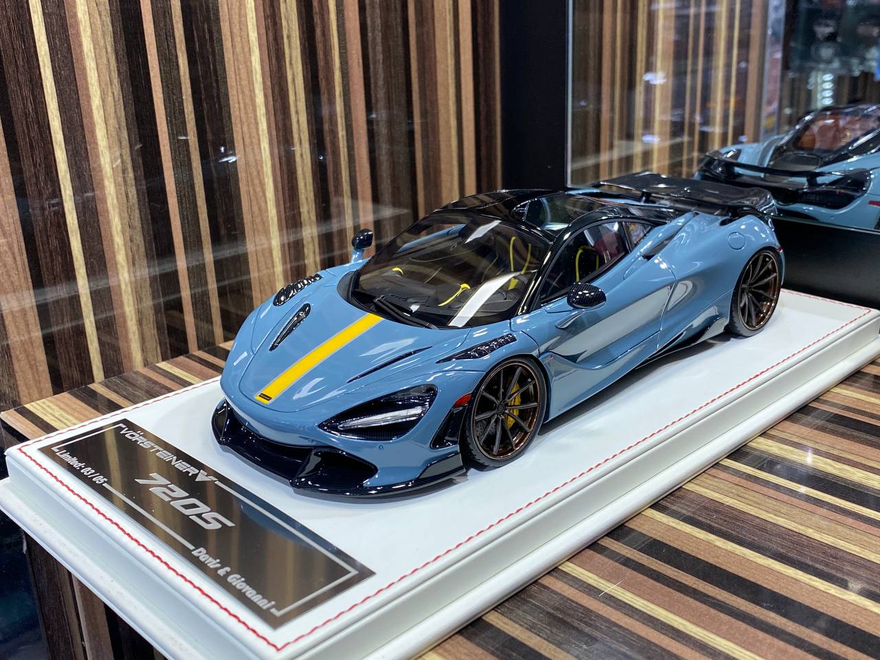 Davis & Giovanni McLaren 720S - 1/18 Resin Model, Grey / Yellow Stripes