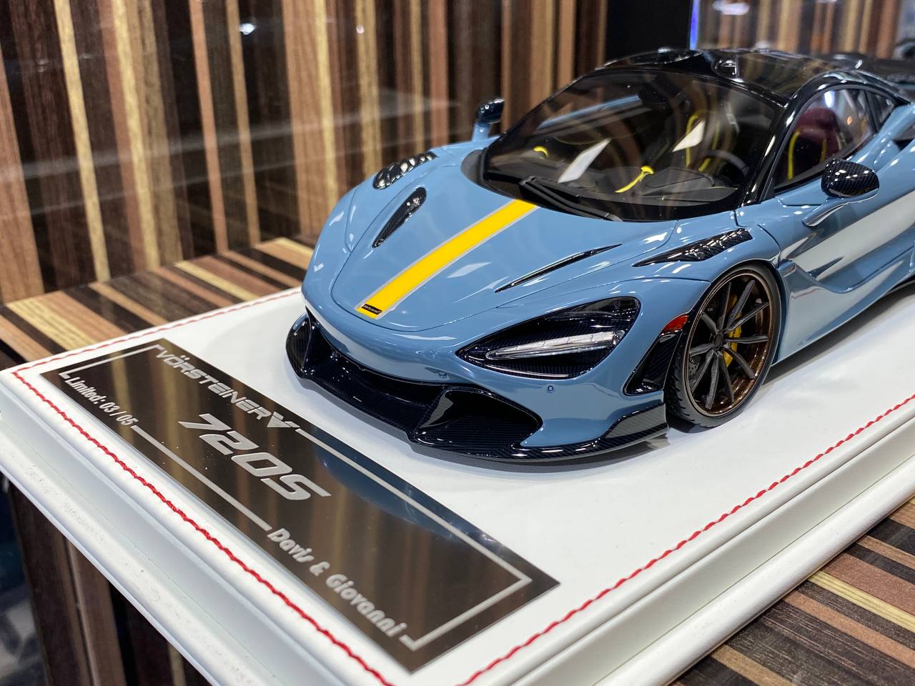 Davis & Giovanni McLaren 720S - 1/18 Resin Model, Grey / Yellow Stripes