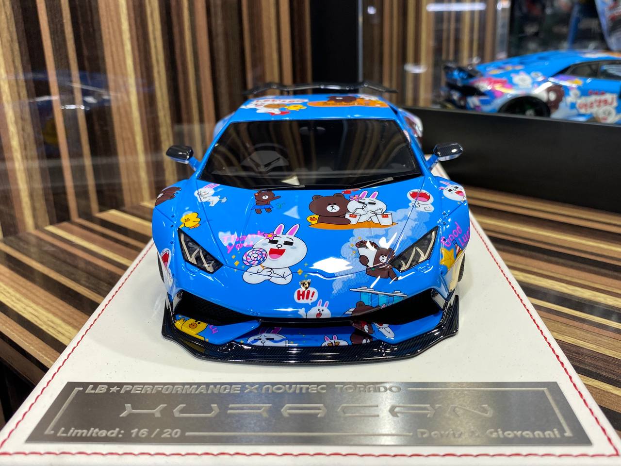 Davis & Giovanni Lamborghini Huracan LBWK - 1/18 Resin Model, Not Opening - Blue w/ Line Friends Decal