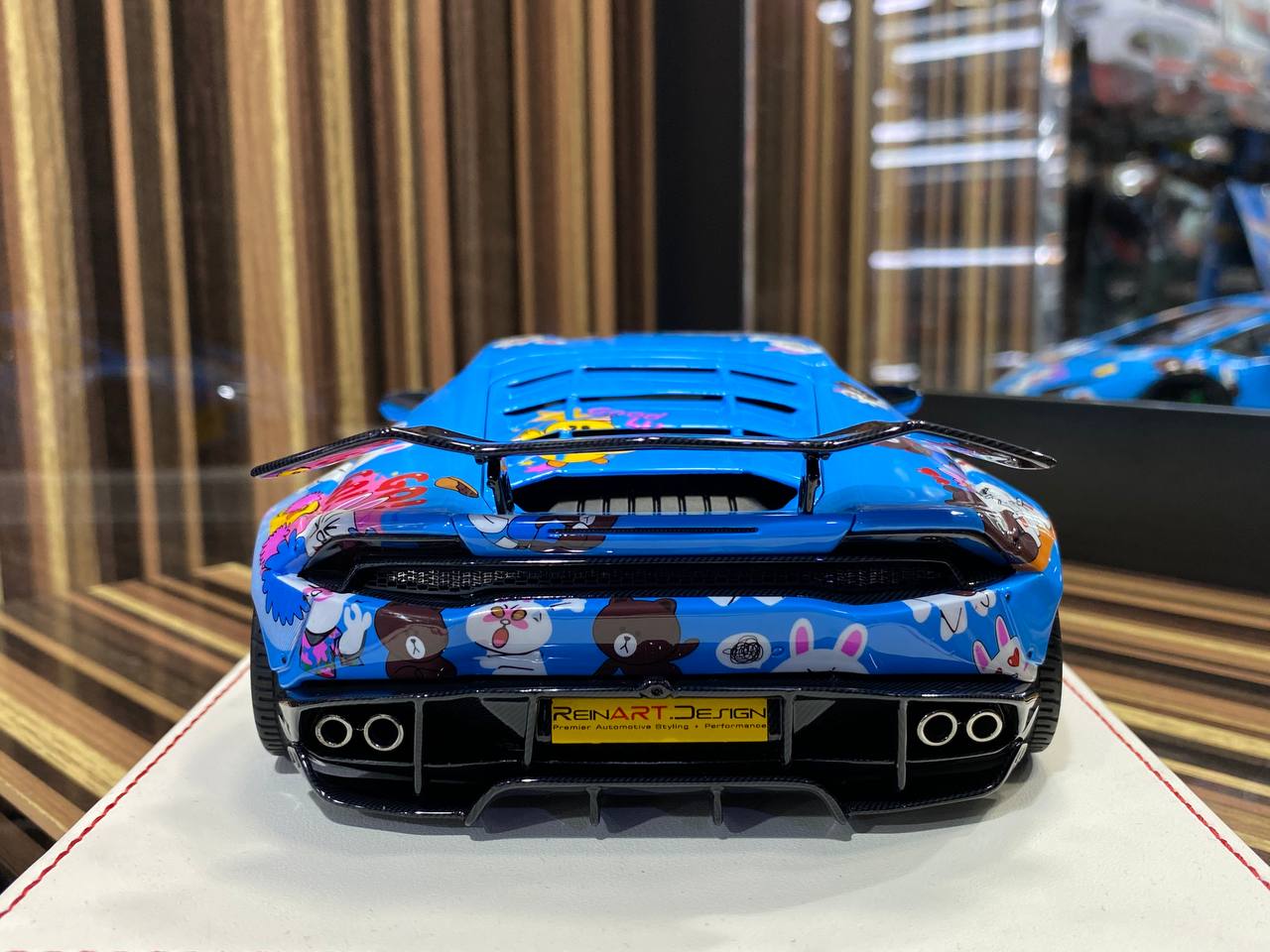 Davis & Giovanni Lamborghini Huracan LBWK - 1/18 Resin Model, Not Opening - Blue w/ Line Friends Decal
