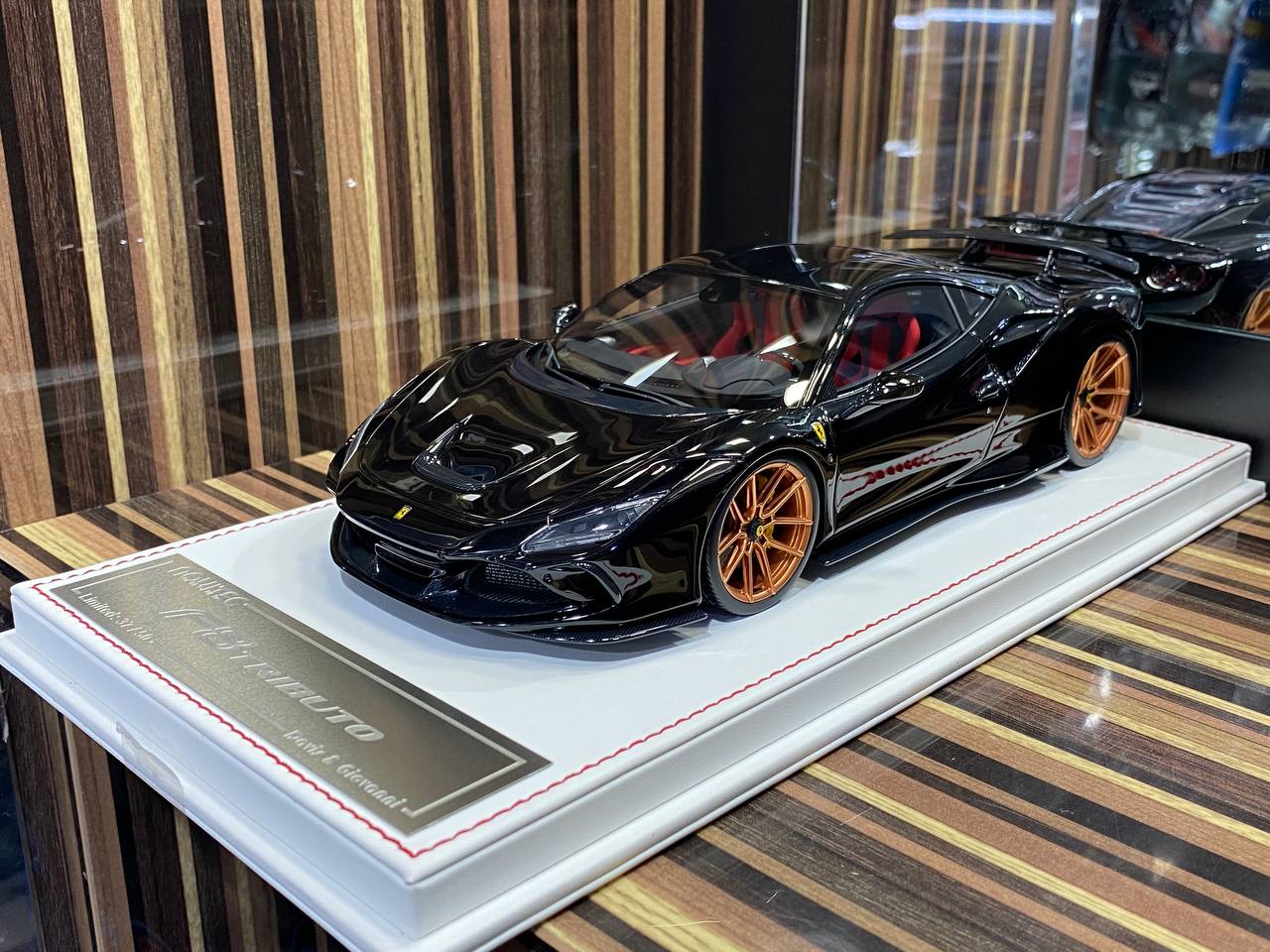 Davis & Giovanni Ferrari F8 Tributo Novitec - 1/18 Resin Model Nero Daytona